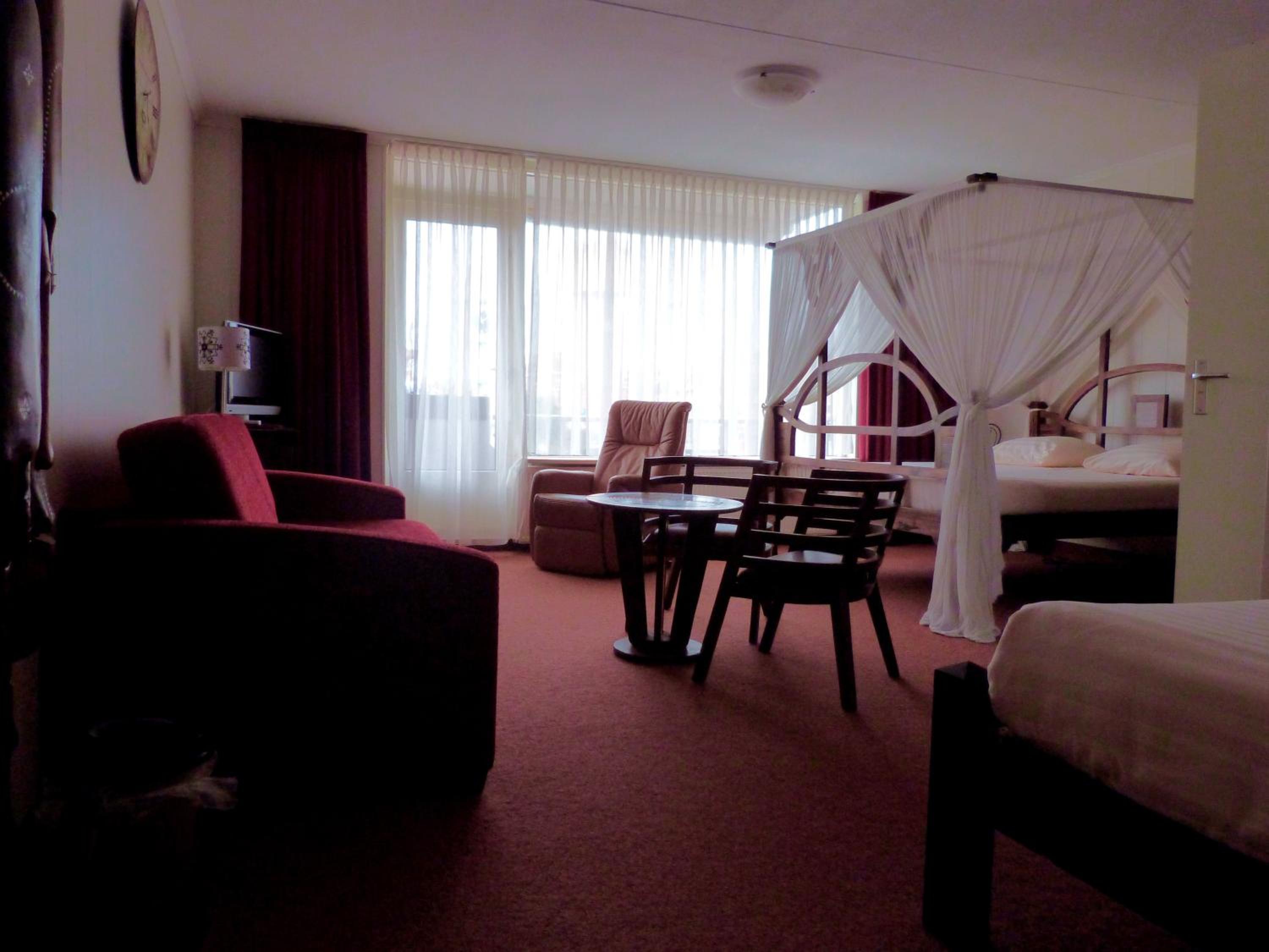 Family Suite (5 Adults) - Photo 1
