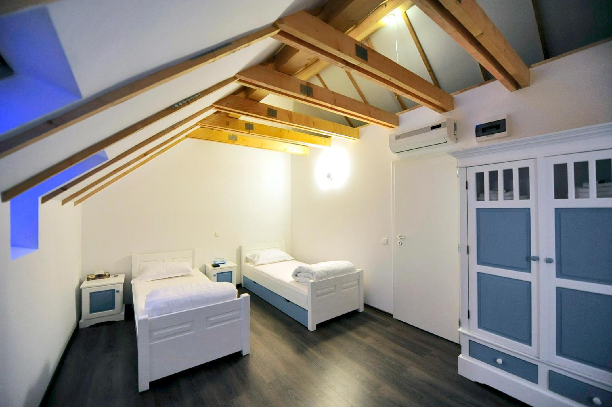 Twin Room - Photo 1