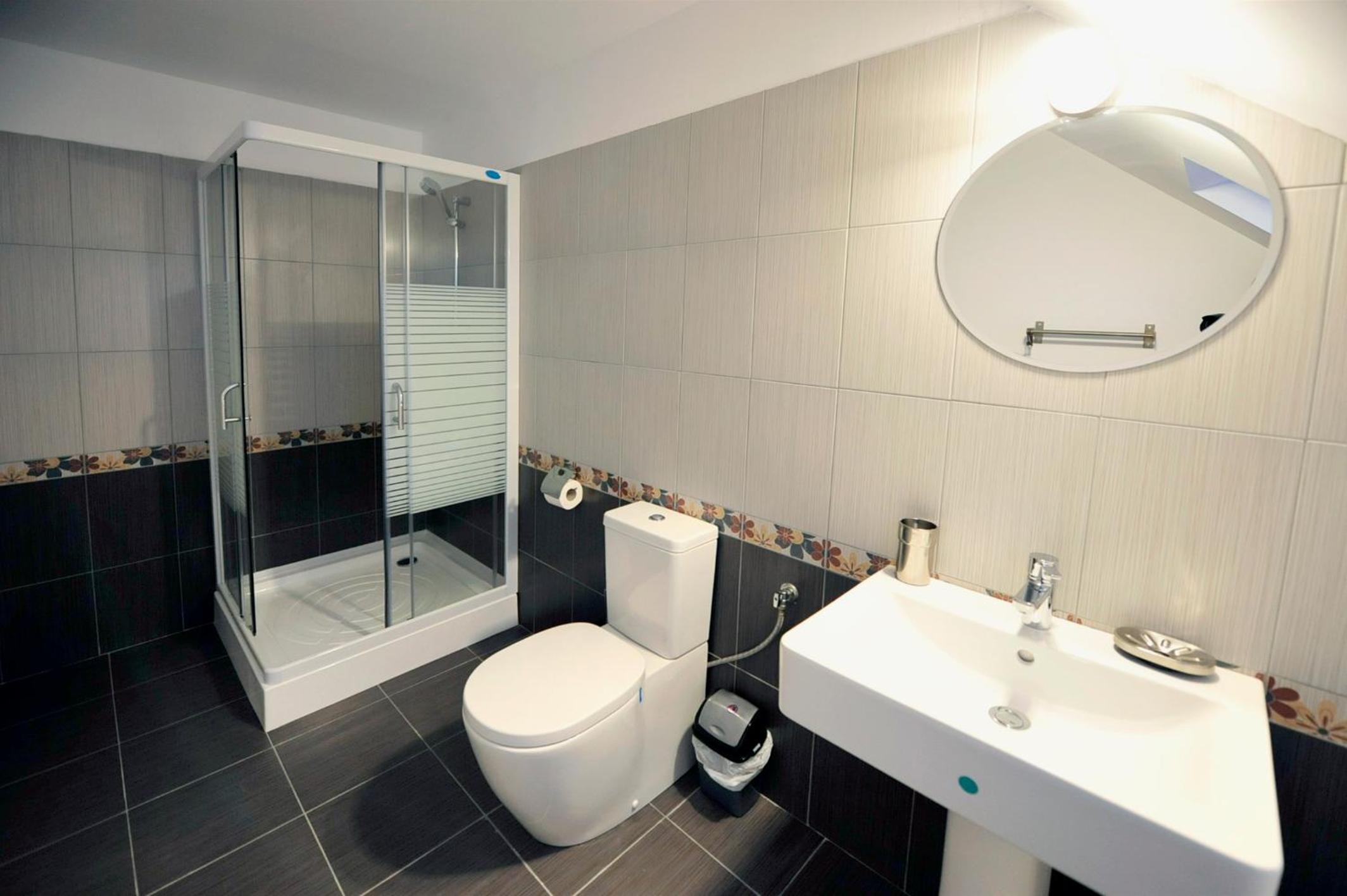 Twin Room - Photo 13