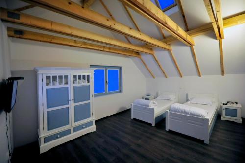 Twin Room - Photo 50