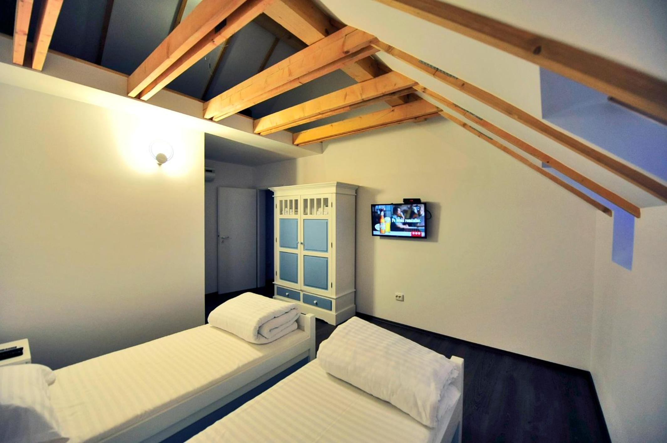 Twin Room - Photo 51