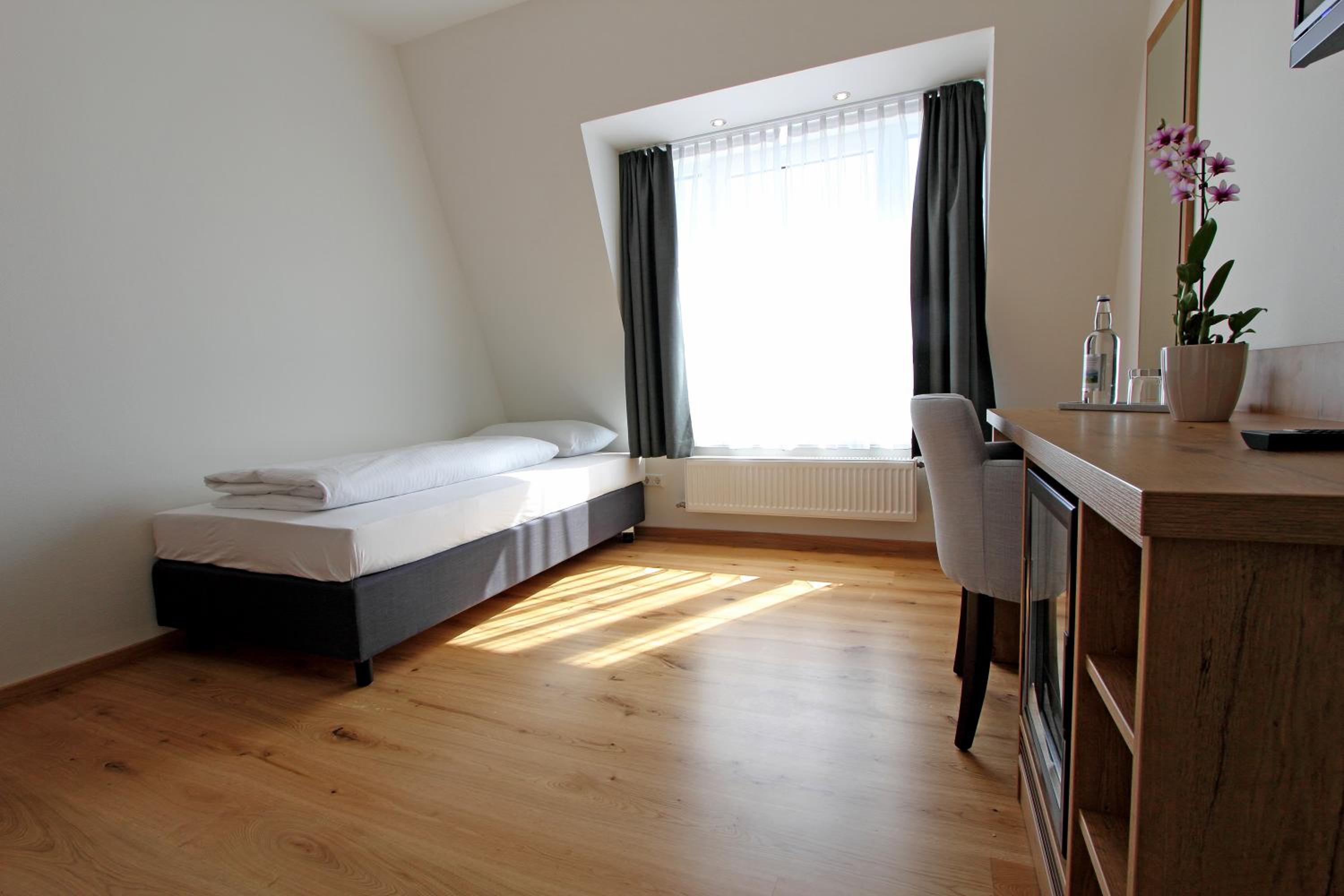 Single Room with Lake View photo 2