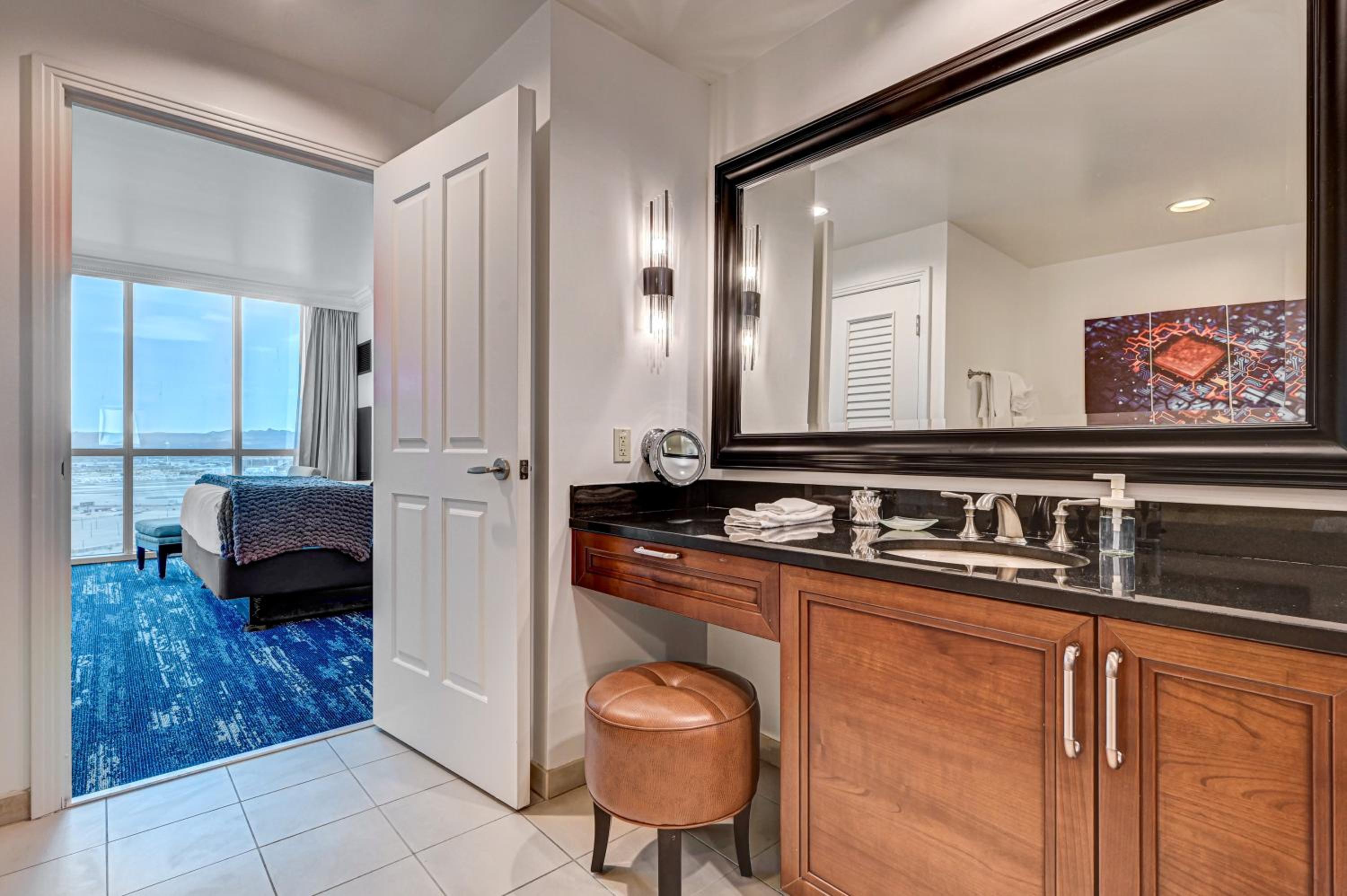 Superior King Suite photo 1