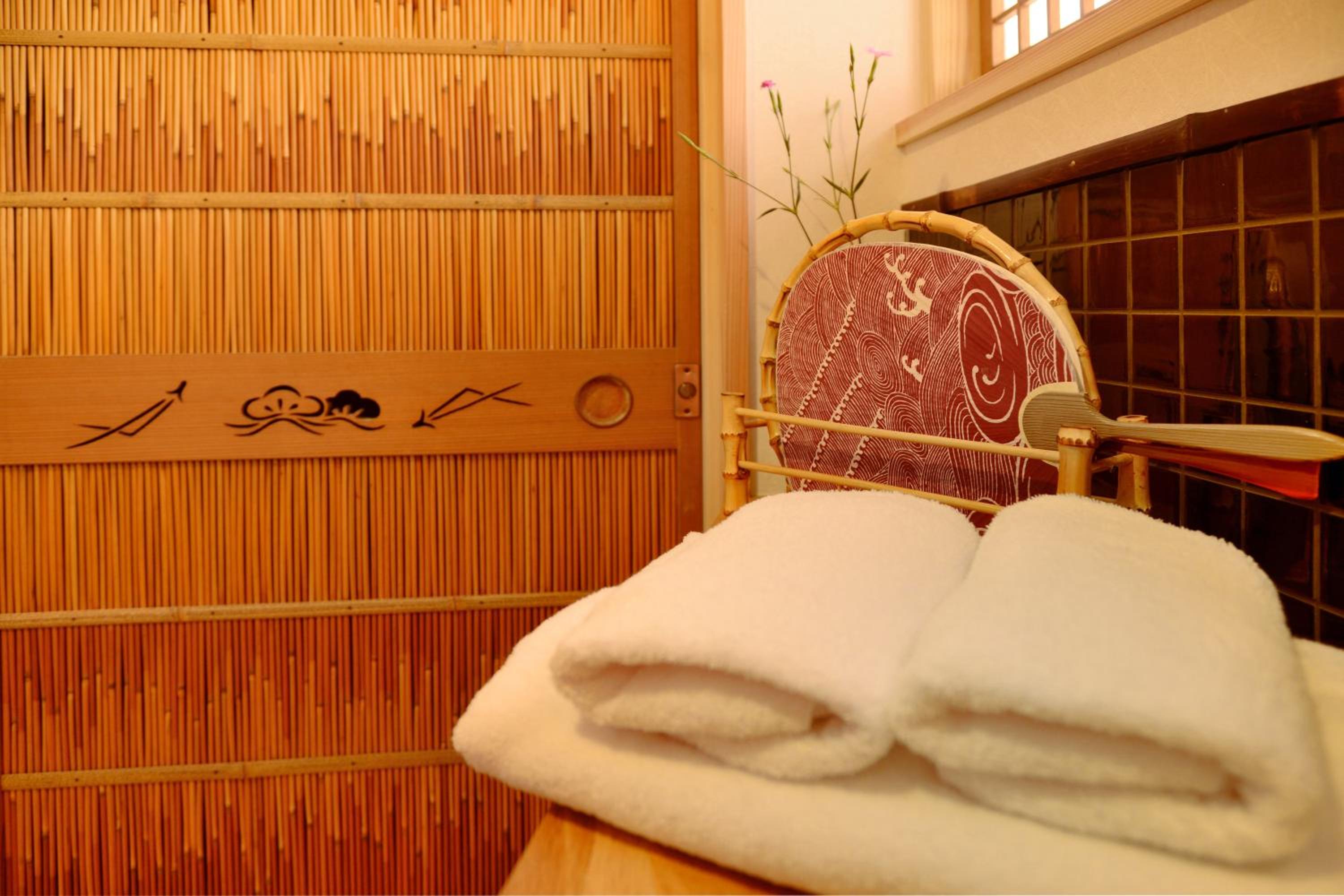 Japanese-Style Deluxe Room thumbnail 6