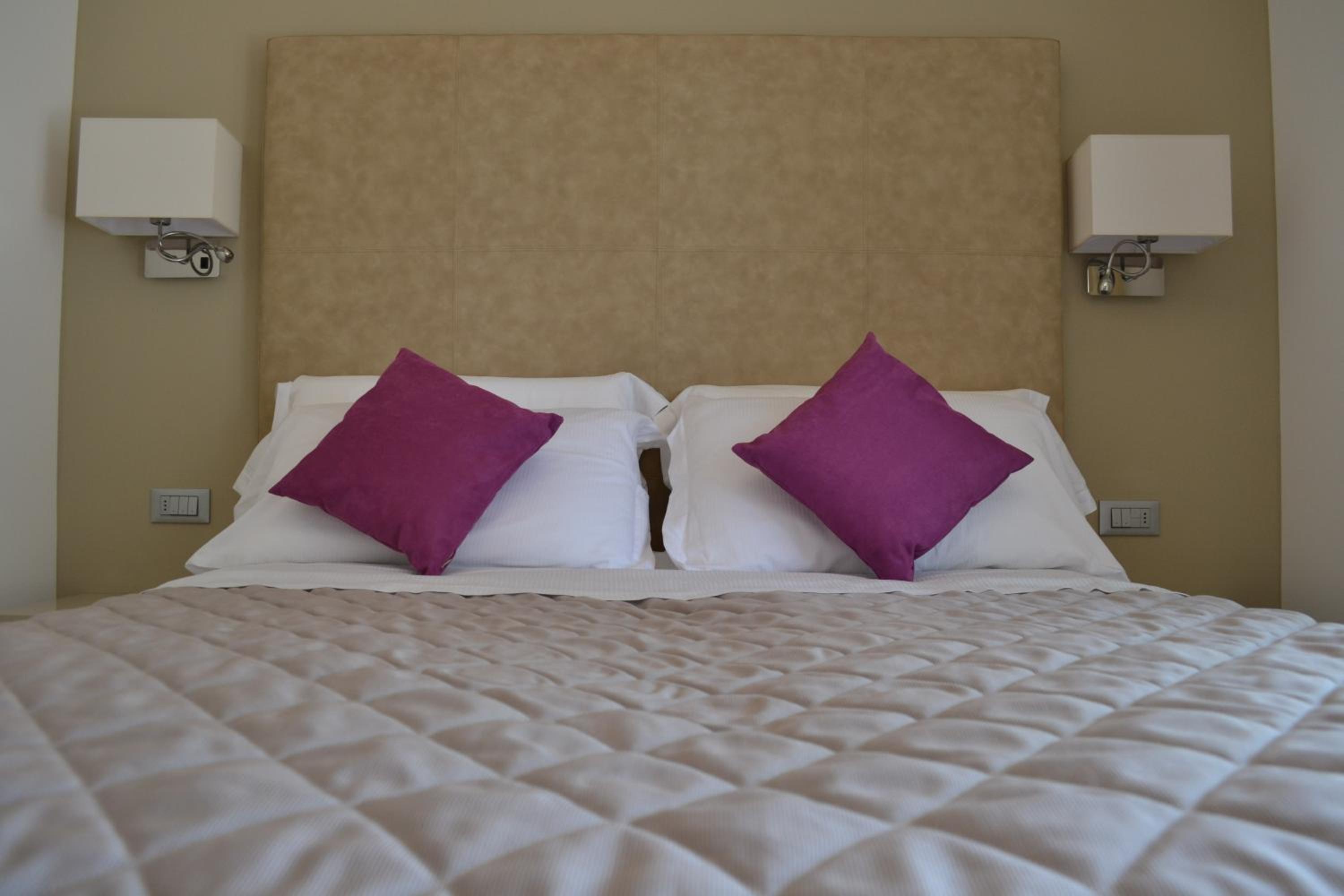 Deluxe Single Room with Partial Sea View - Photo 4
