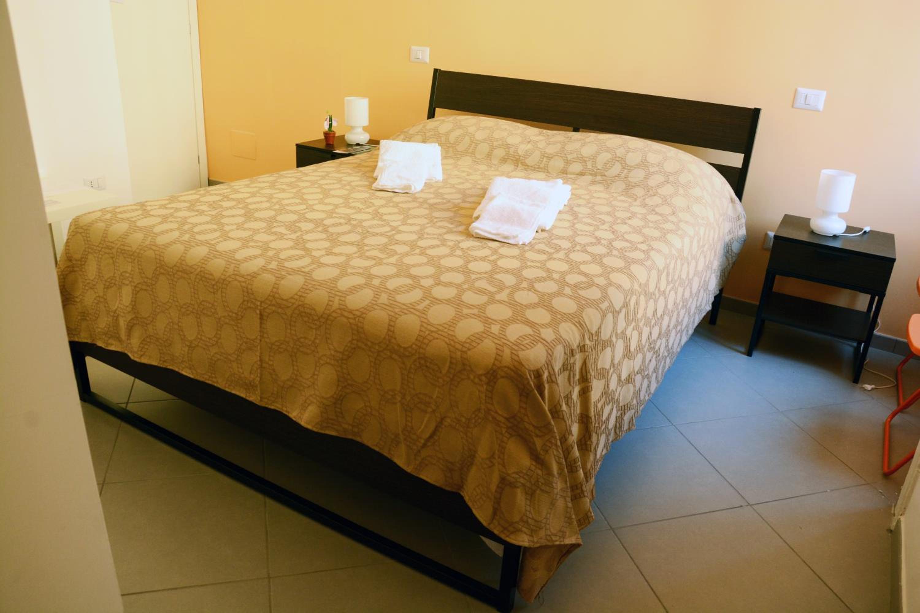 Double Room with Private Bathroom - Photo 1