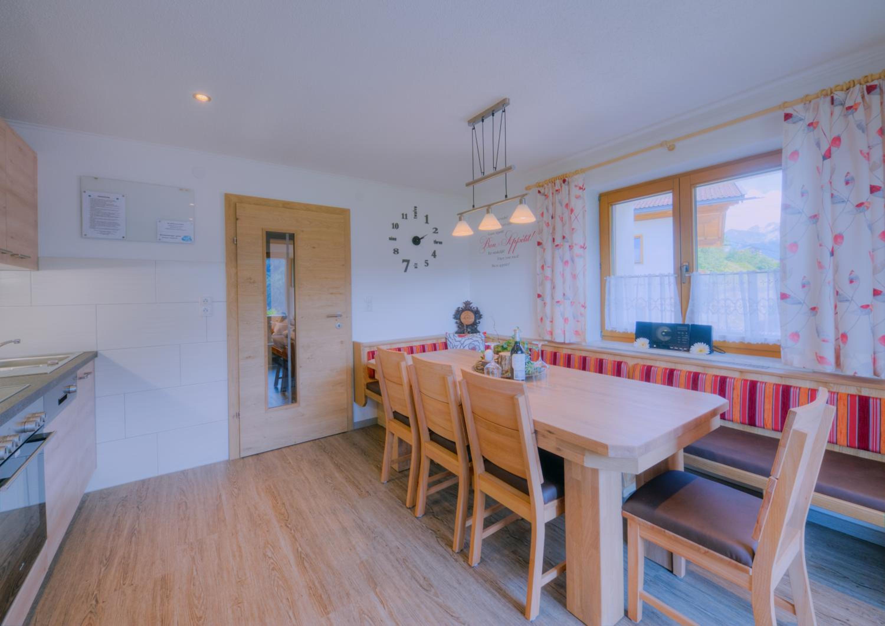 Four-Bedroom Apartment with Balcony and 2 Bathrooms photo 3