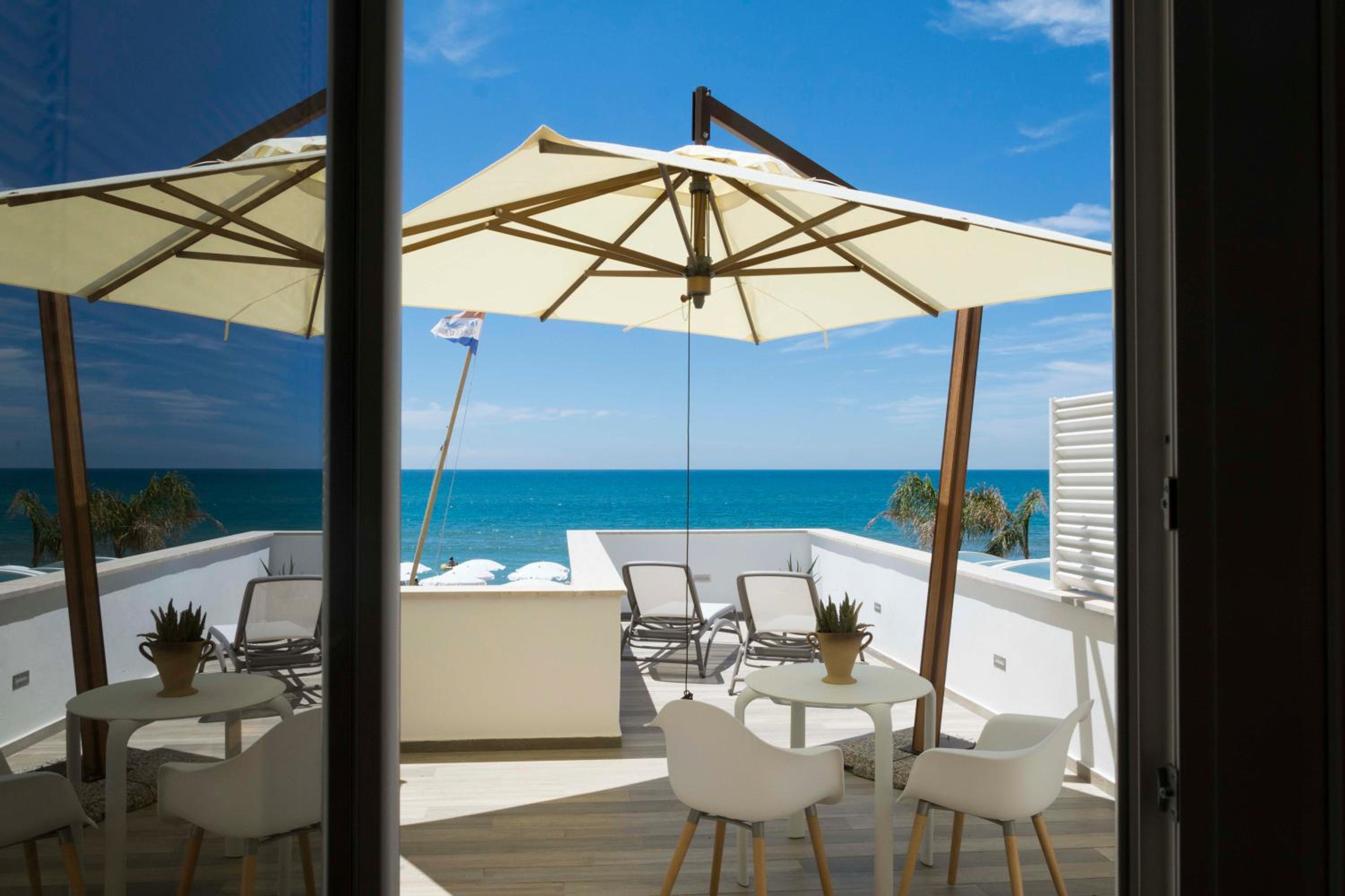 Junior Suite with Terrace - Photo 2