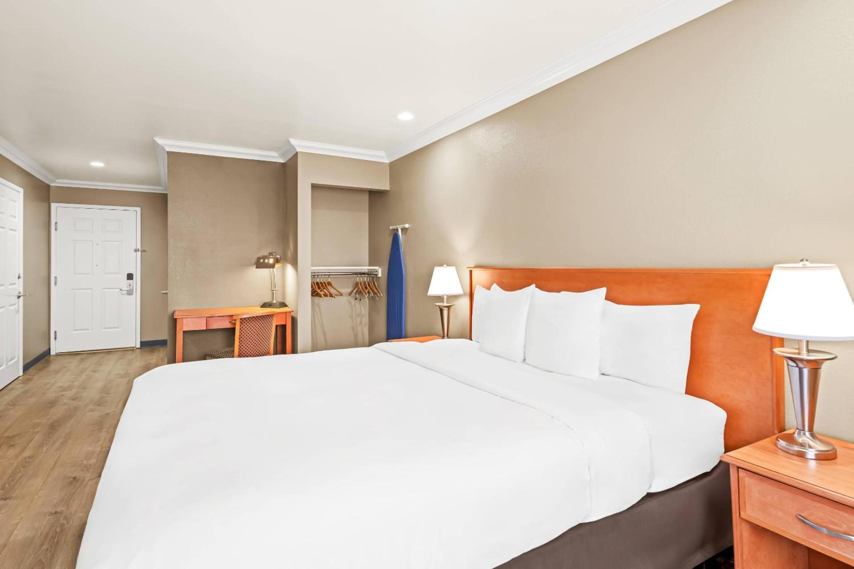 King Room - Accessible/Non-Smoking photo 1