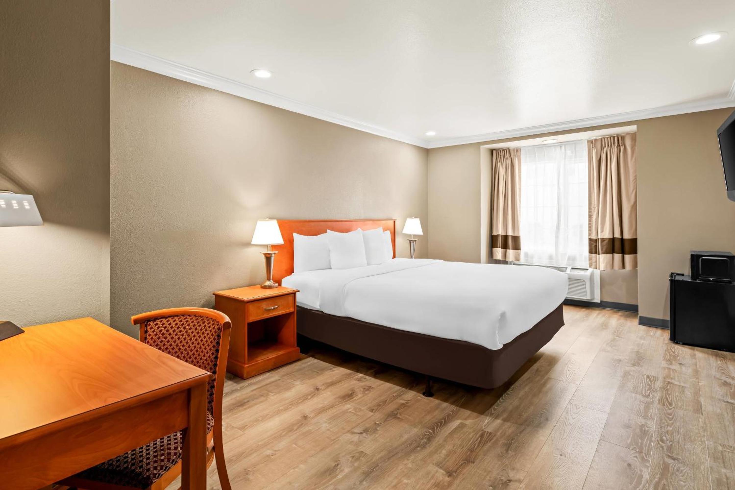 King Room - Accessible/Non-Smoking photo 3