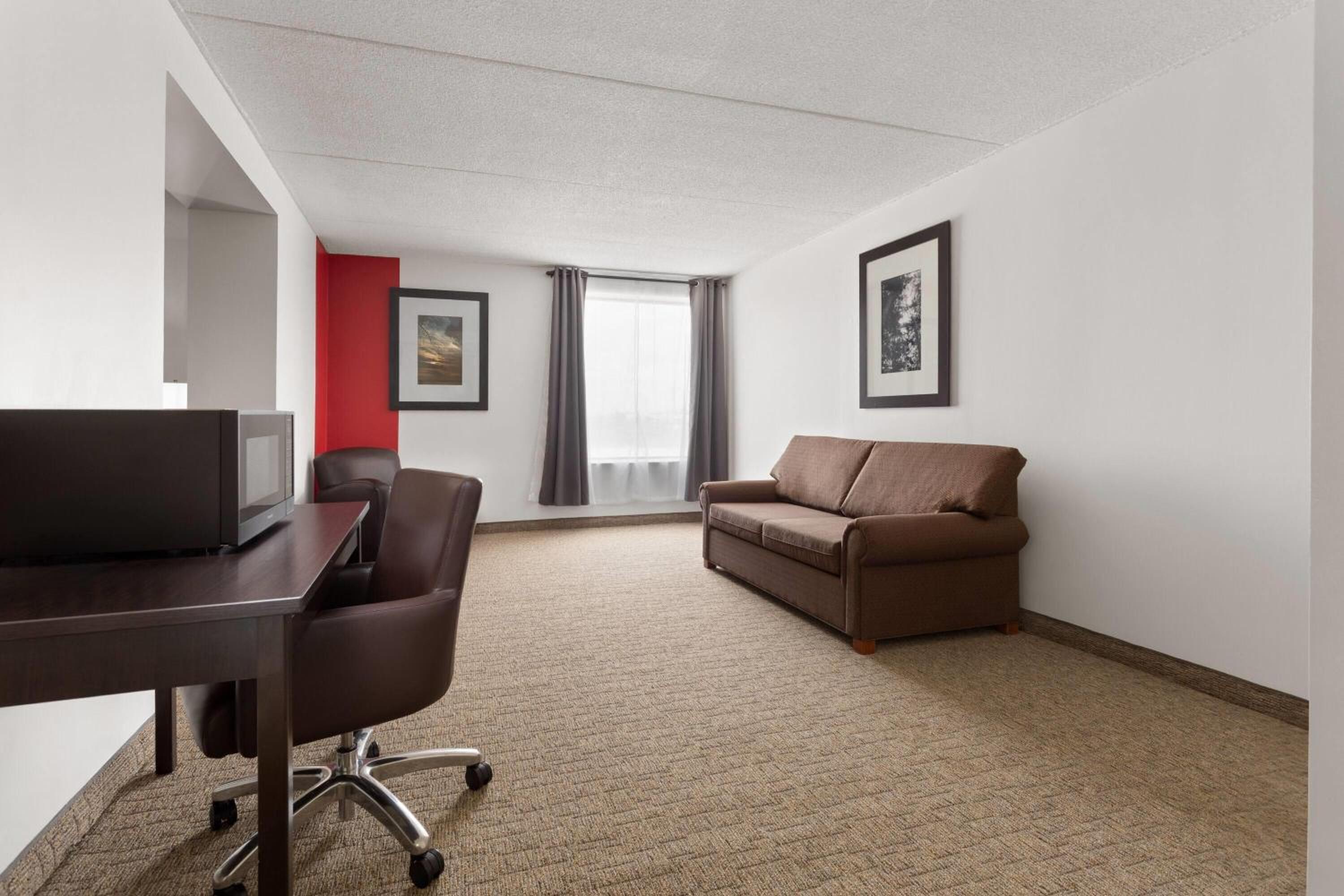 King Studio Suite - Non-Smoking photo 2