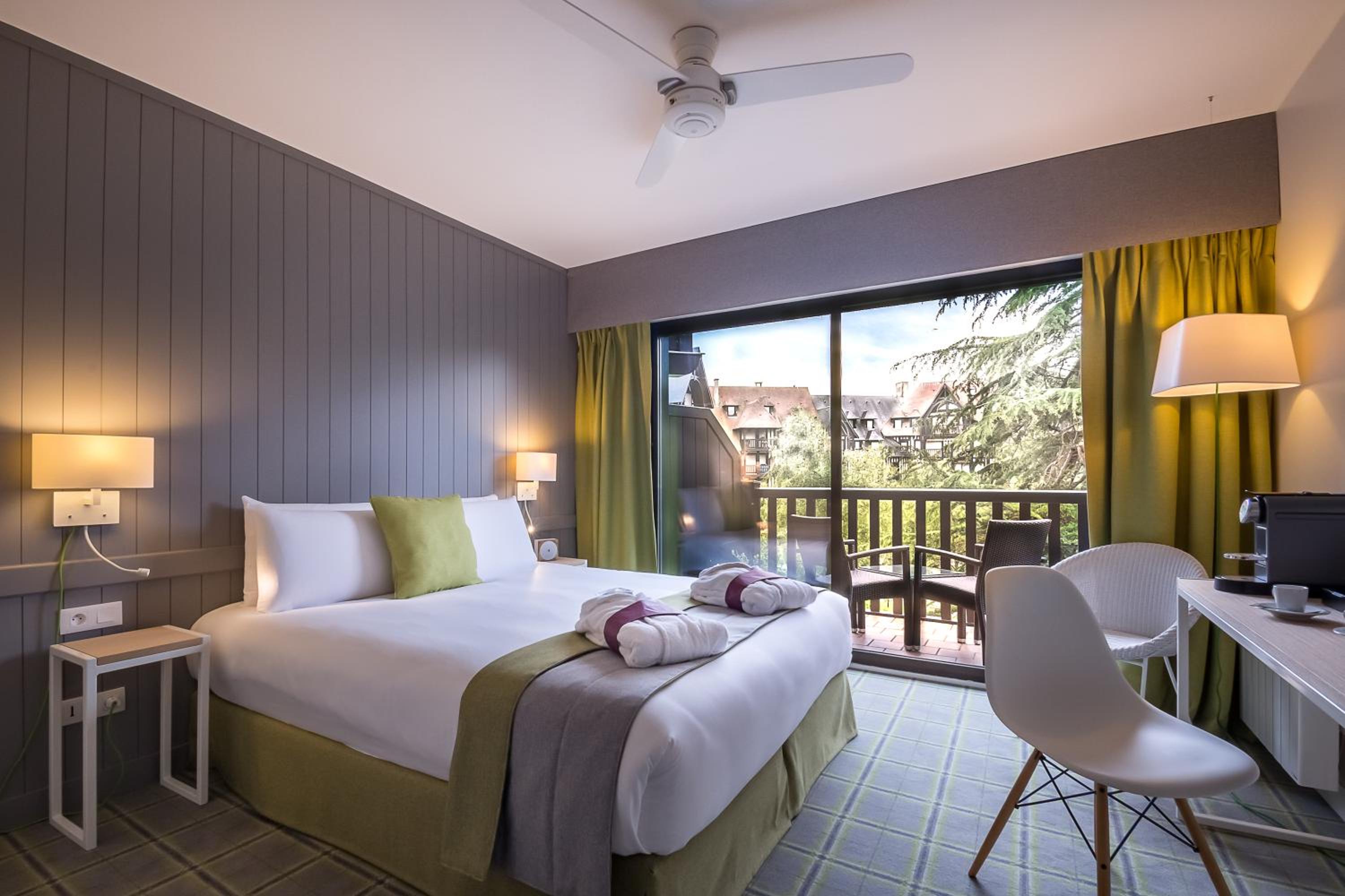 Privilege Double Room with Bacony and Park View