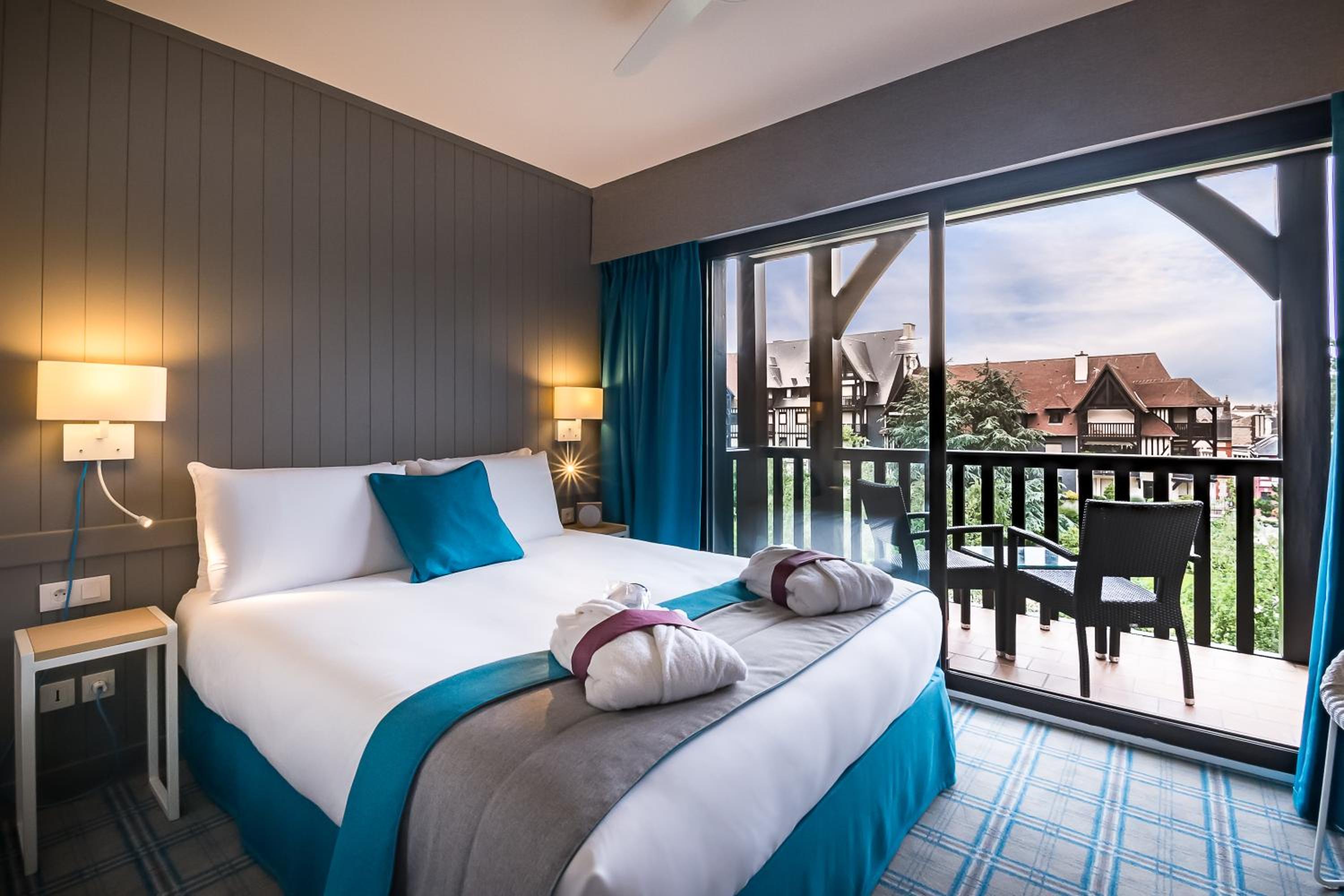 Privilege Double Room with Bacony and Park View - Photo 2