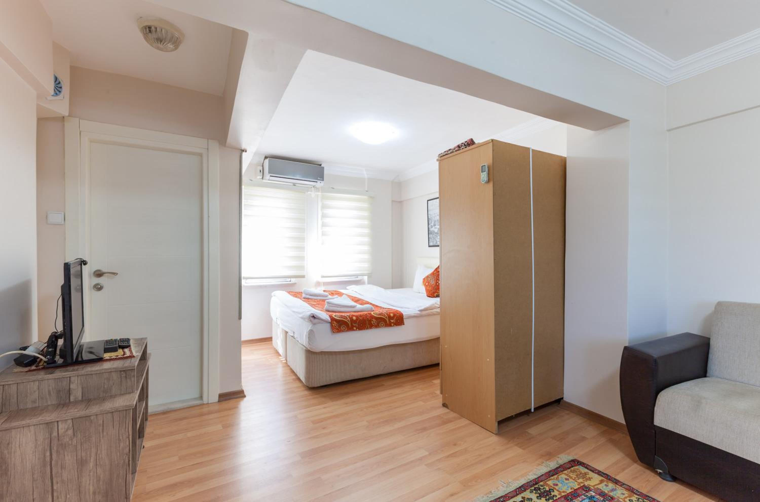 Apartment (3 Adults) photo 3