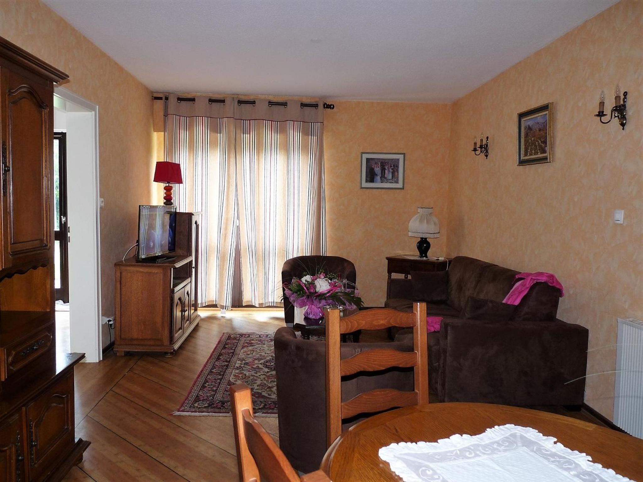 Apartment photo 2