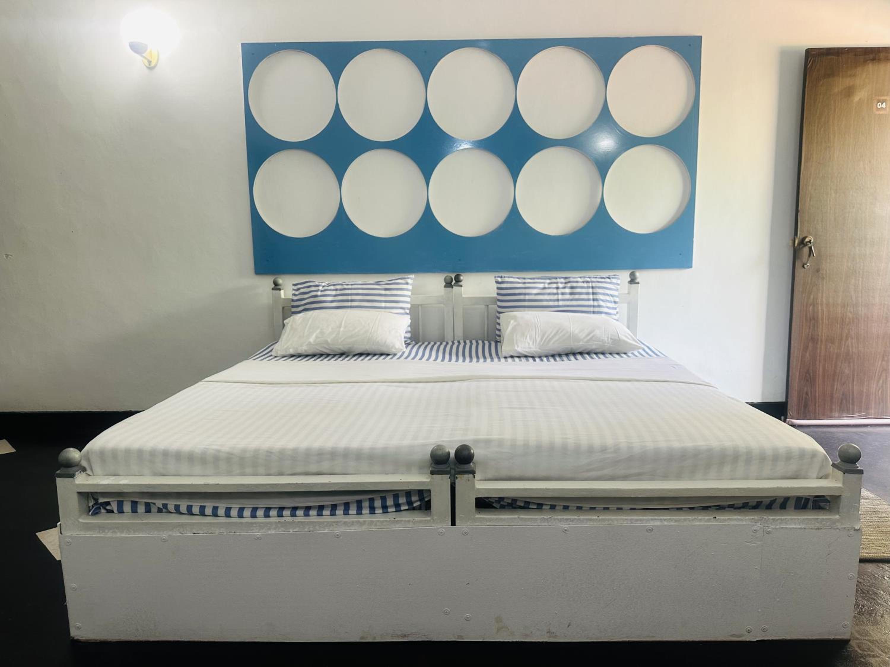 Deluxe Double Room with Balcony and Sea View - Photo 9