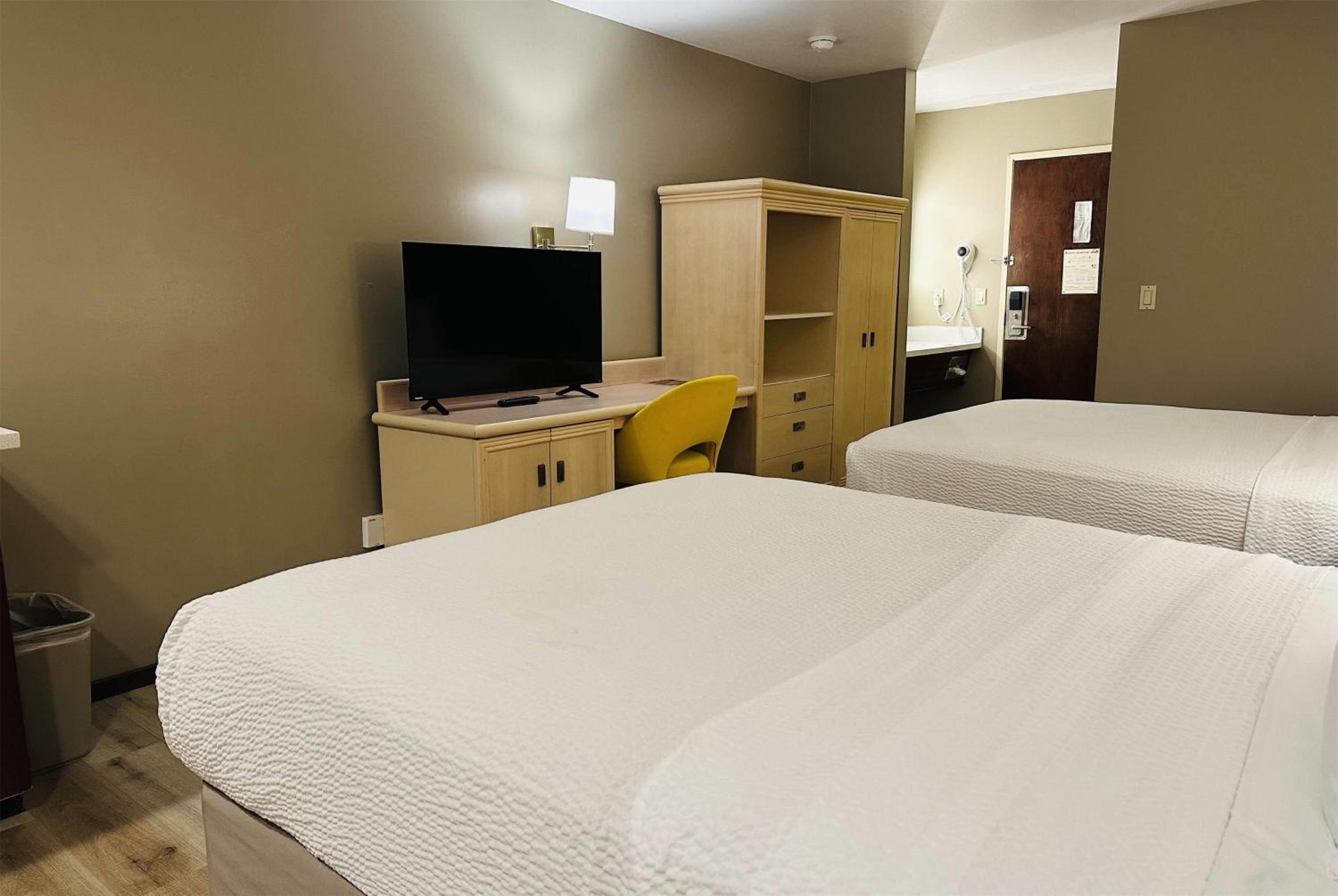Deluxe Queen Studio with Two Queen Beds - Non-Smoking - Photo 1
