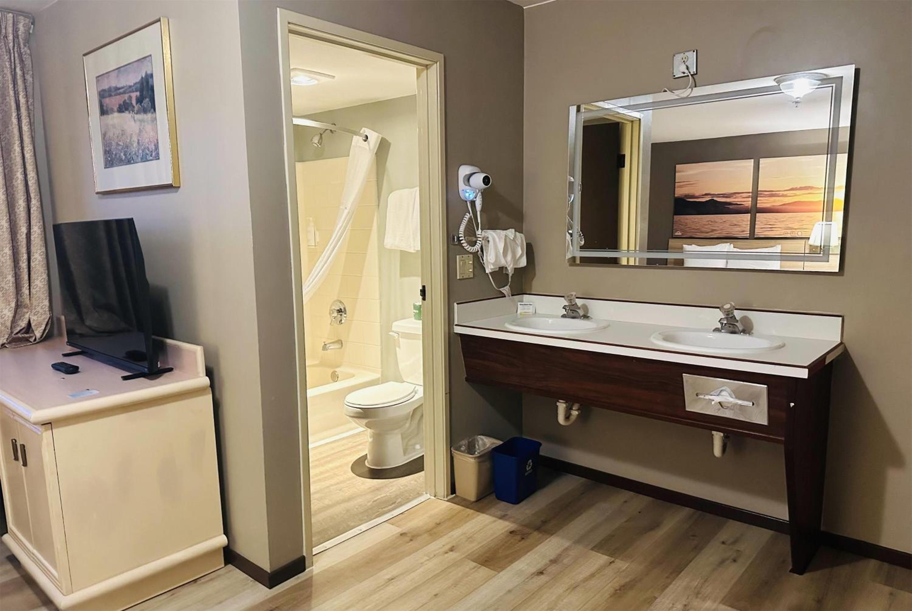 2 Queen Beds, Studio Suite, Non-Smoking - Photo 8