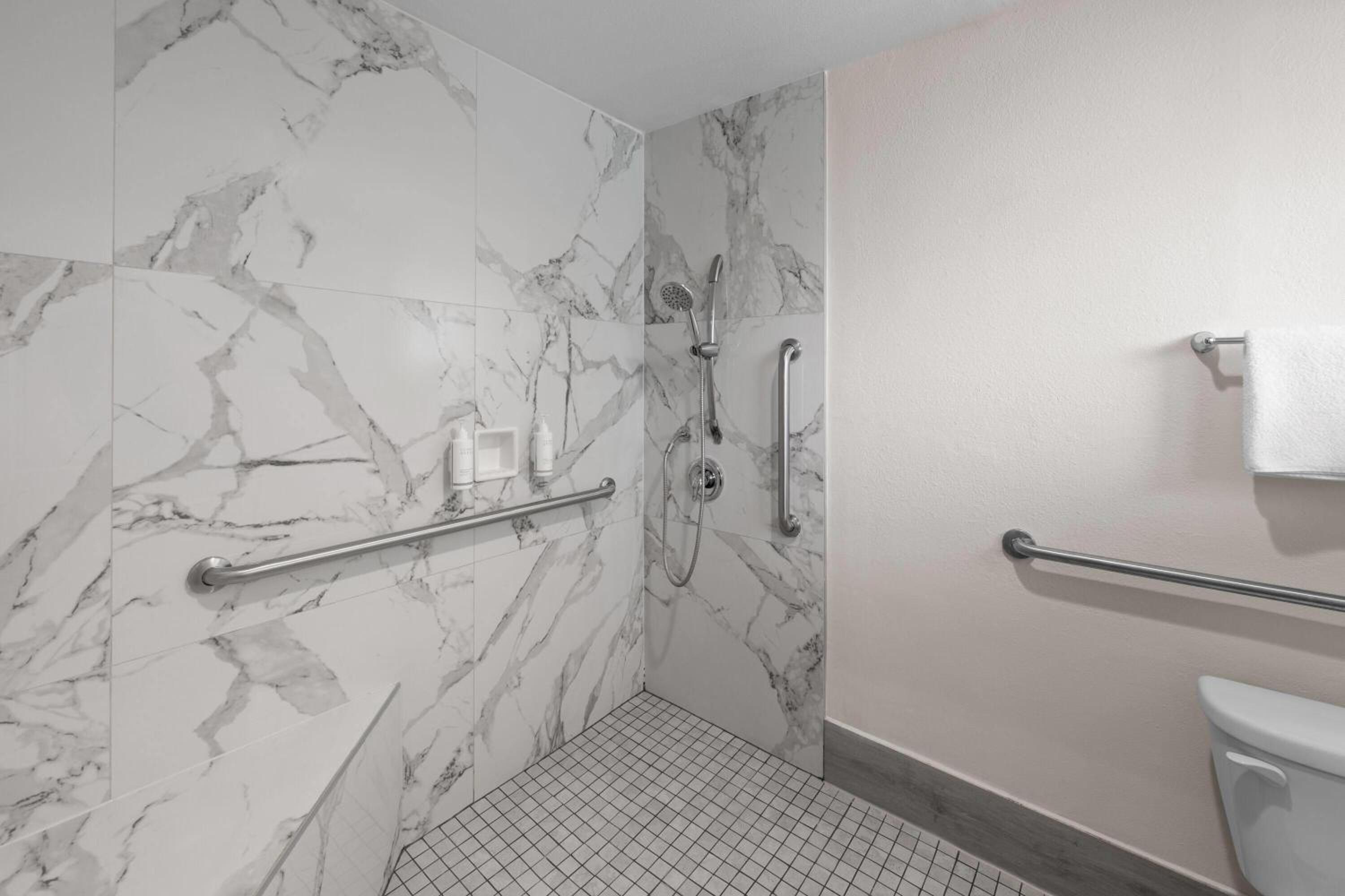 Mini-Suite with Two Queen Beds and Roll-In Shower - Mobility Accessible/Non-Smoking - Photo 2