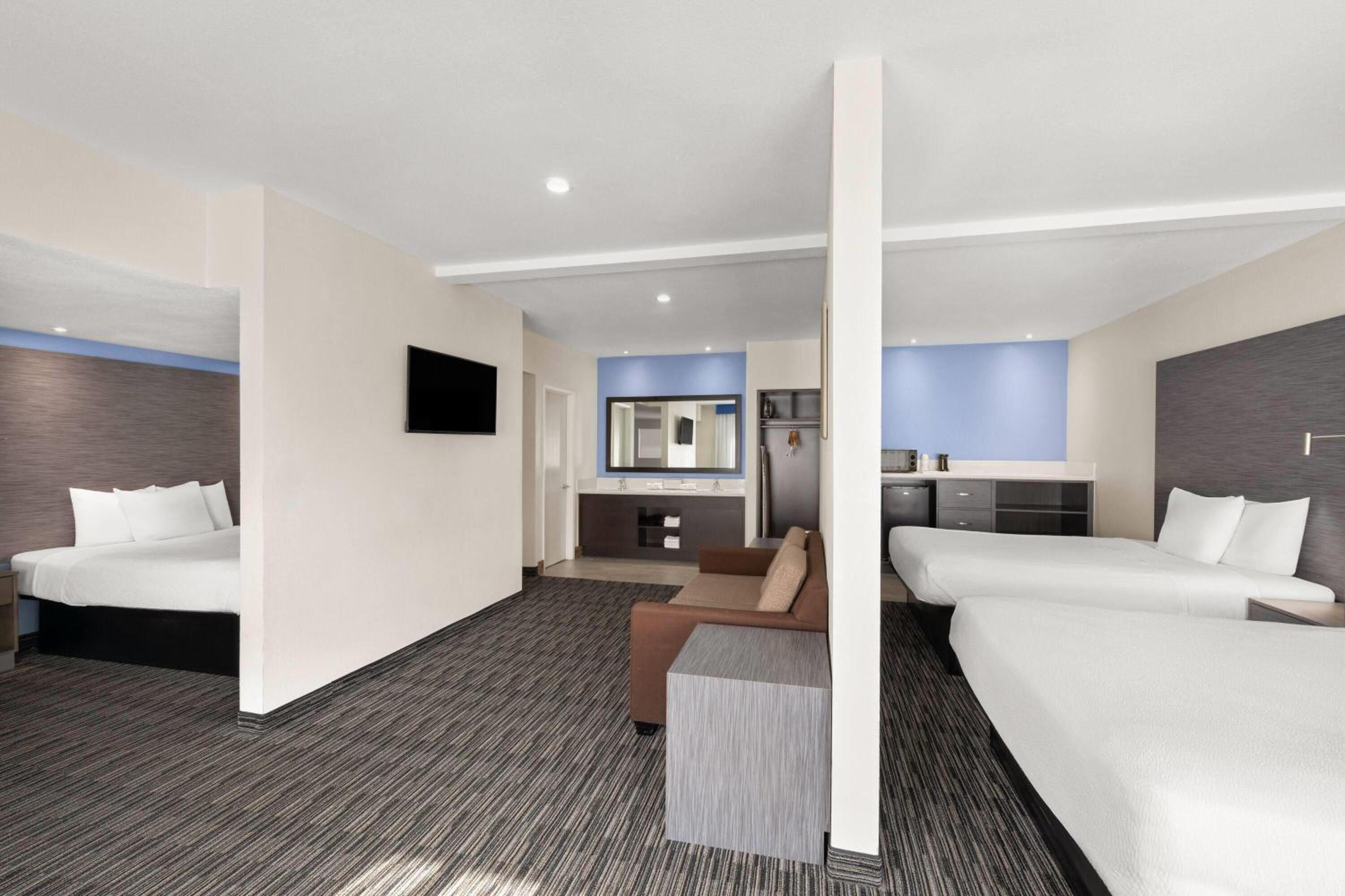Suite with Three Queen Beds and Sofa Bed - Non-Smoking - Photo 1