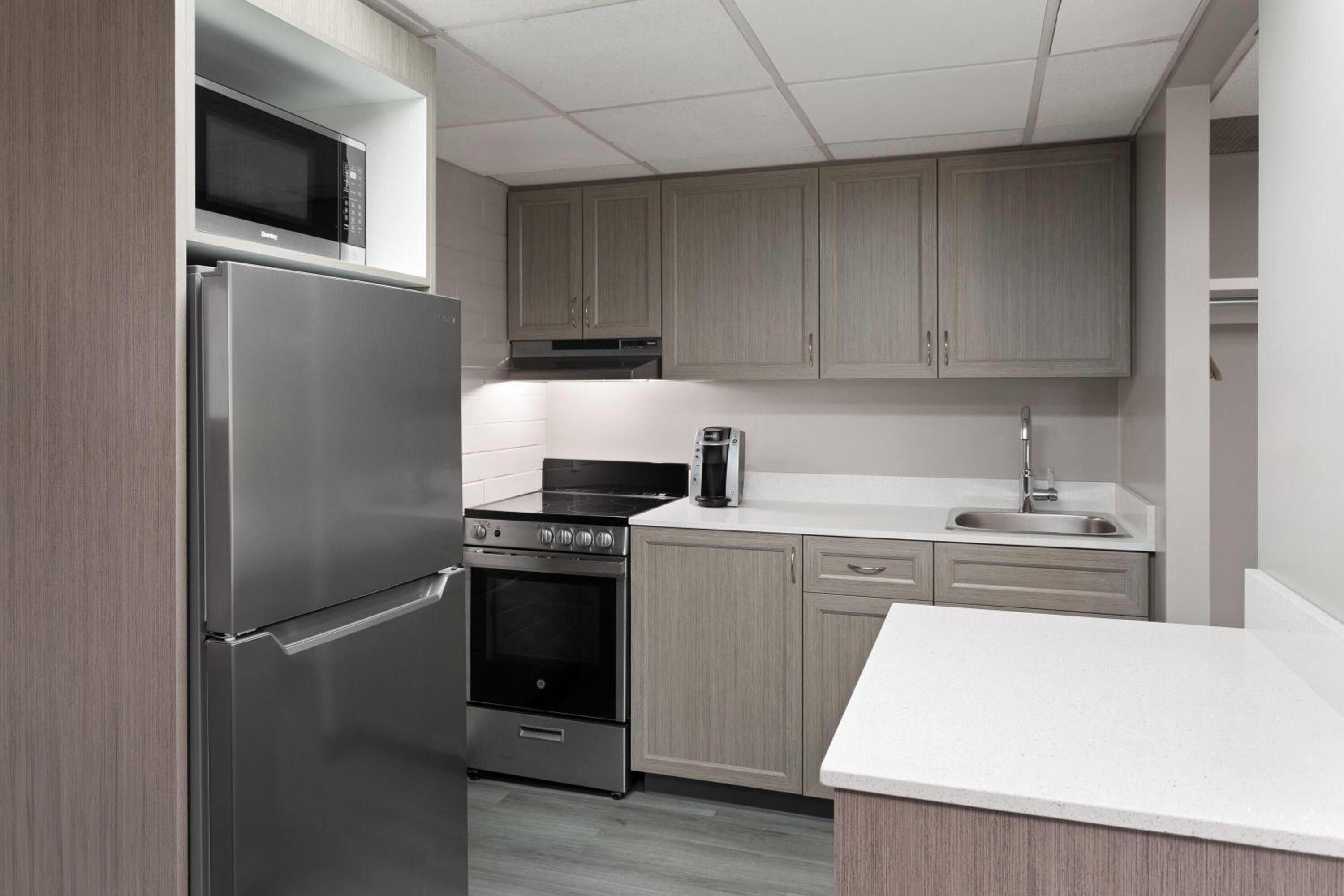 Deluxe King Room with Full Kitchen - Ground Floor/Smoking - Photo 4
