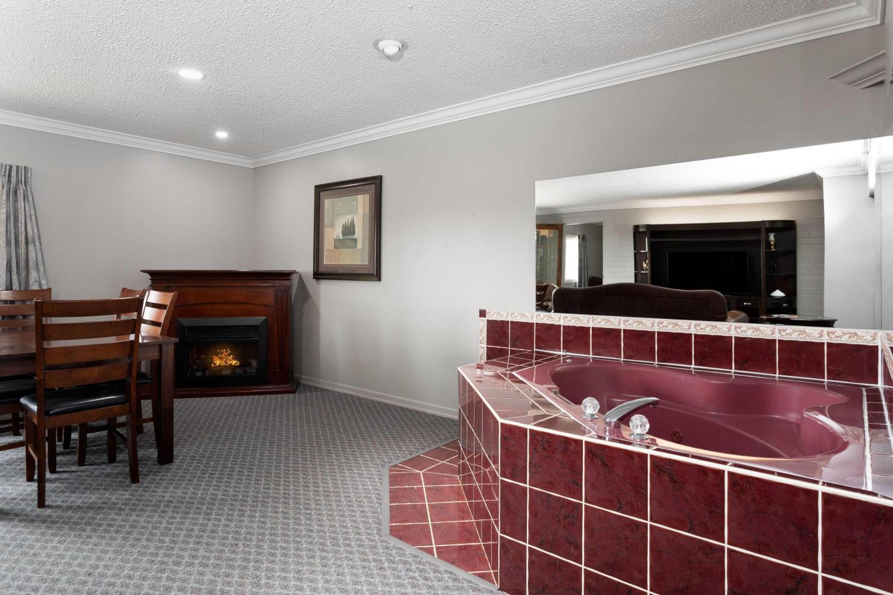 King Suite with Jetted Tub and Full Kitchen - Non-Smoking - Photo 6