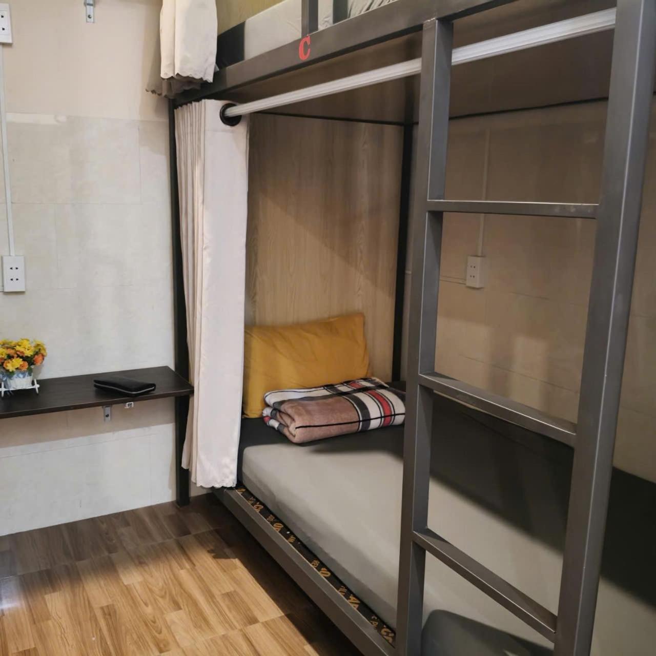 Bunk Bed in Mixed Dormitory Room