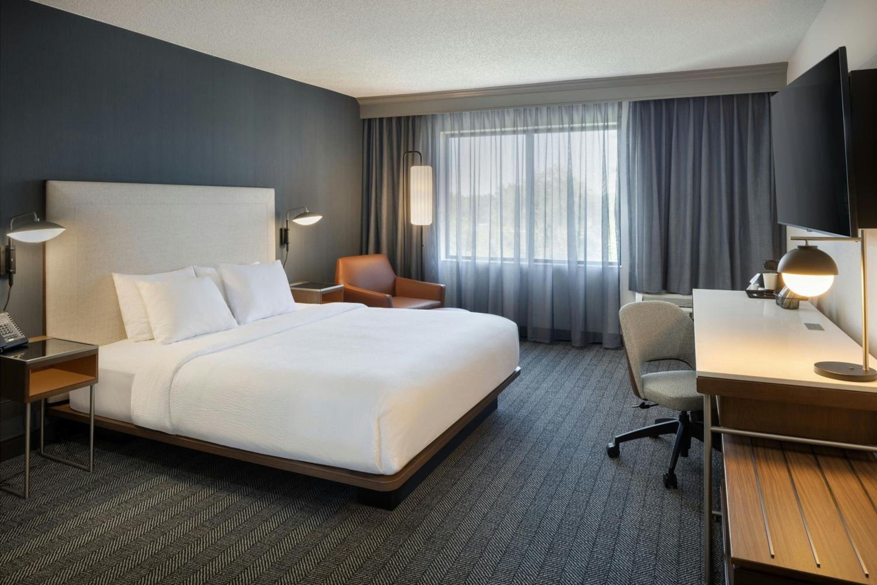 King Room with Sofa Bed - Hearing Accessible - Photo 16