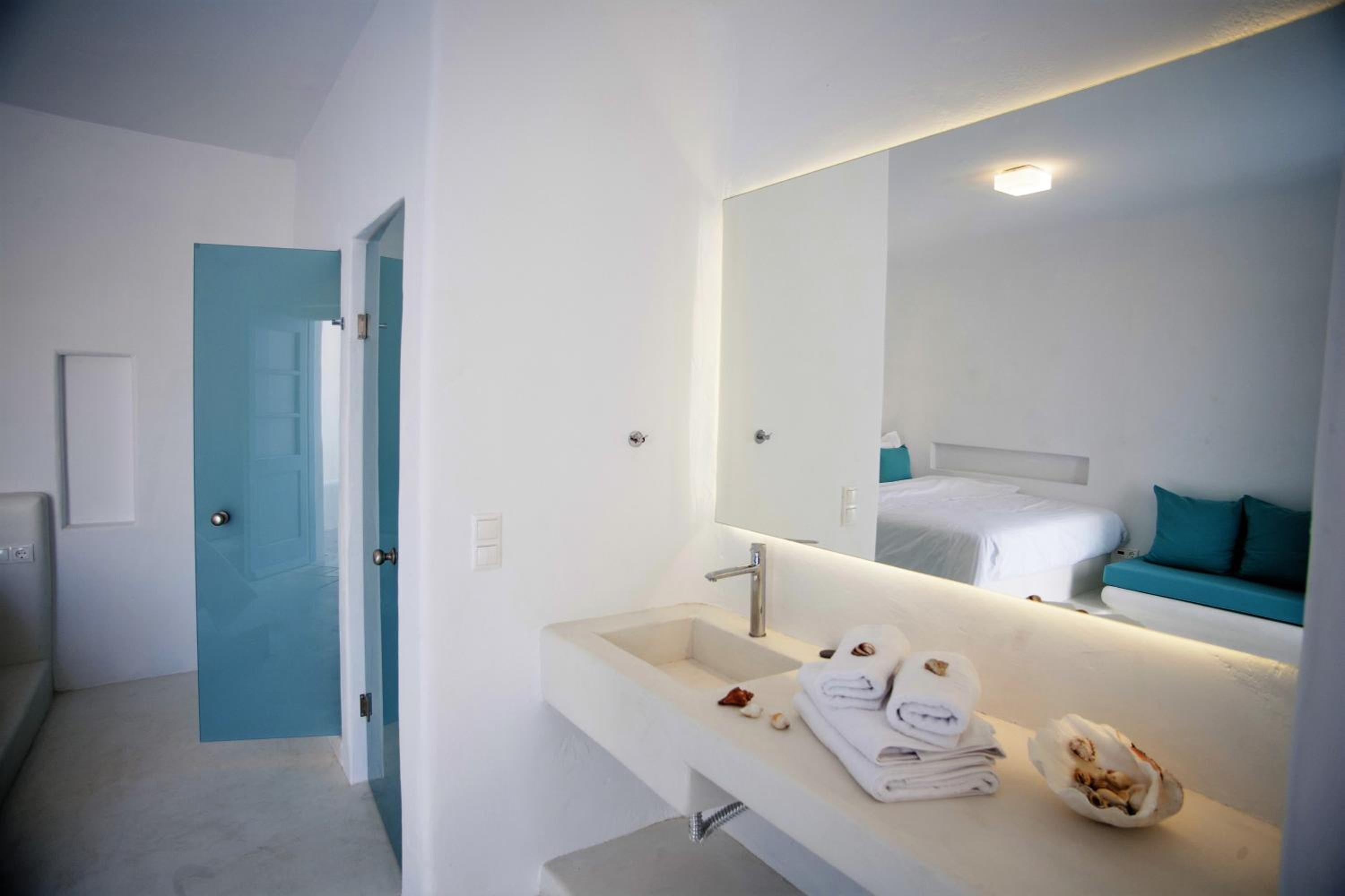 Apartment with Side Sea View - Photo 4