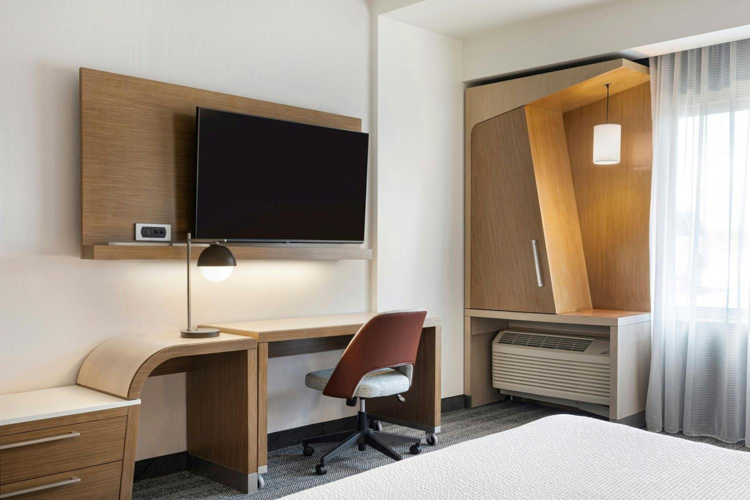 King Room - Hearing Accessible - Photo 3