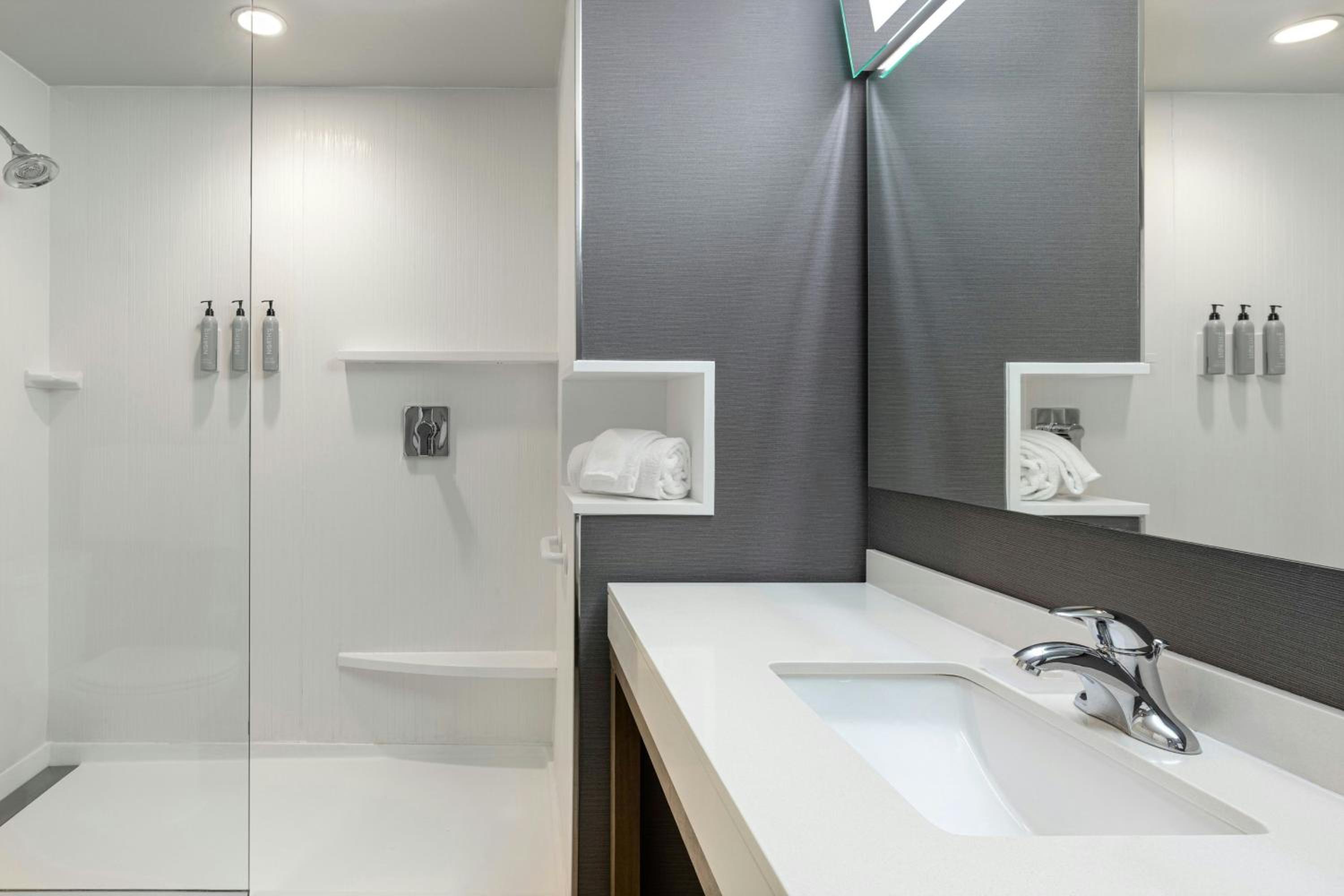 King Room - Hearing Accessible - Photo 5