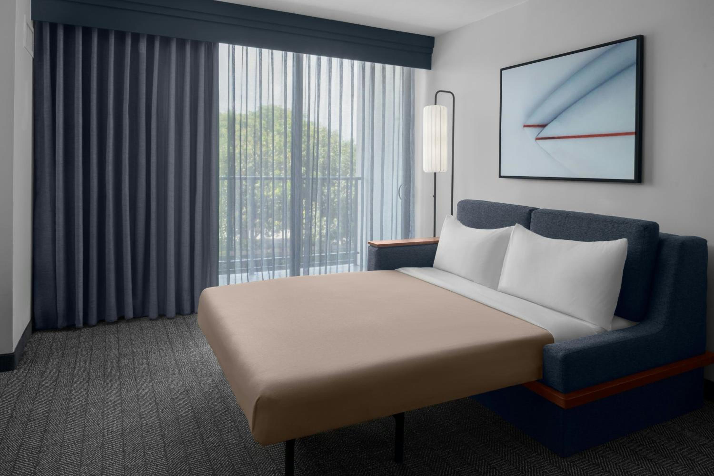King Room with Sofa Bed and Balcony - High Floor - Photo 1