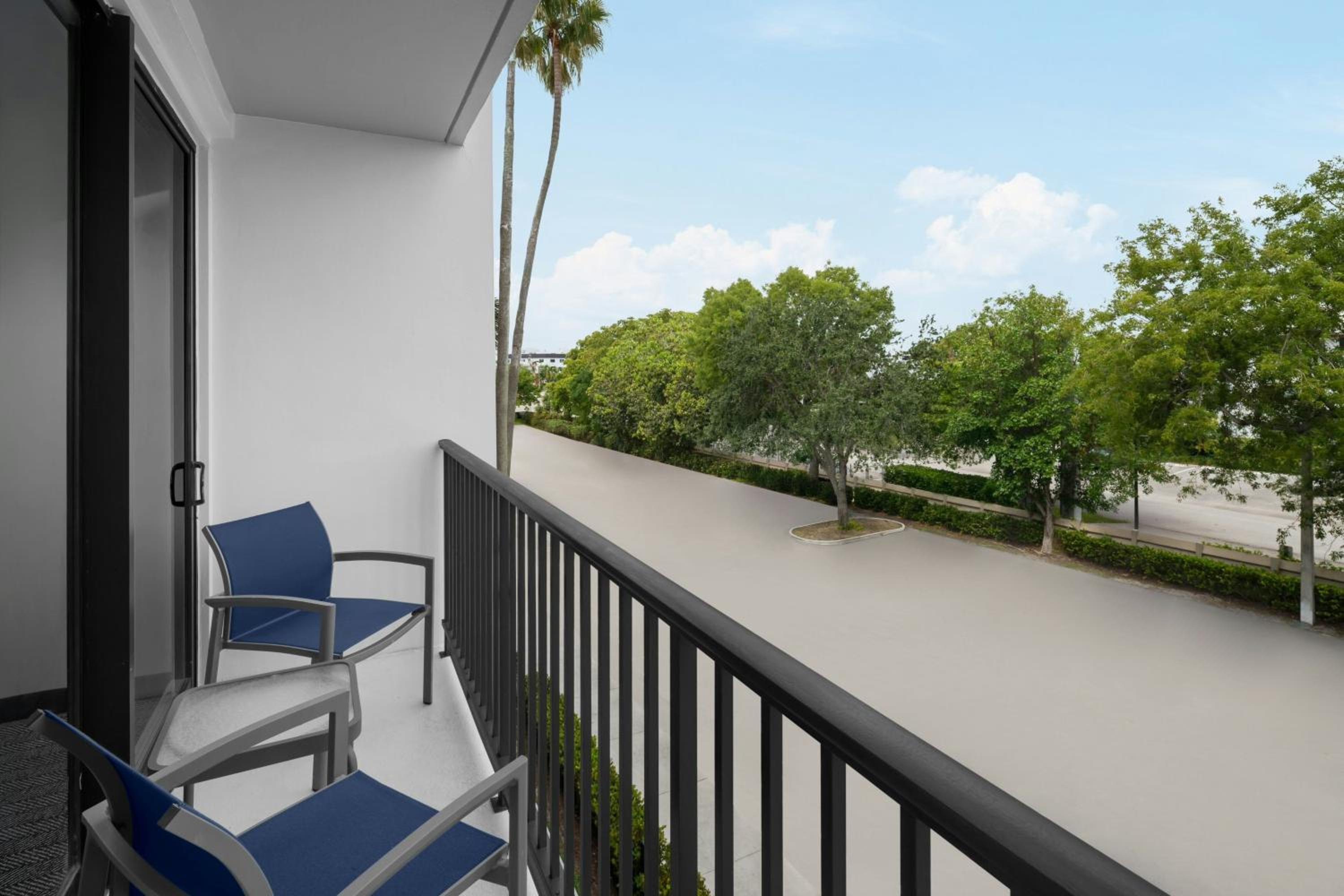 King Room with Balcony and Adapted Tub - Mobility Accessible photo 2