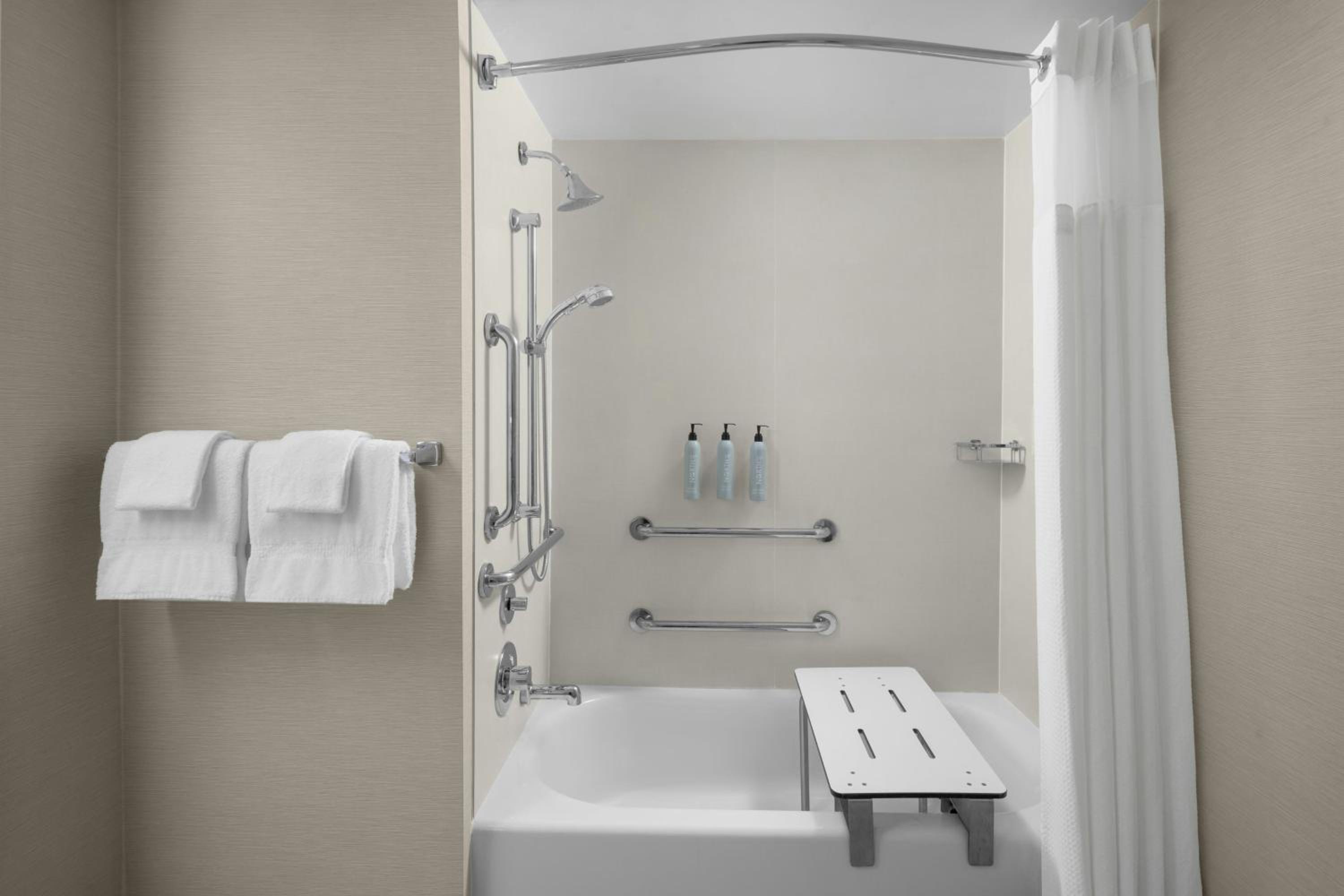King Room with Balcony and Adapted Tub - Mobility Accessible photo 1