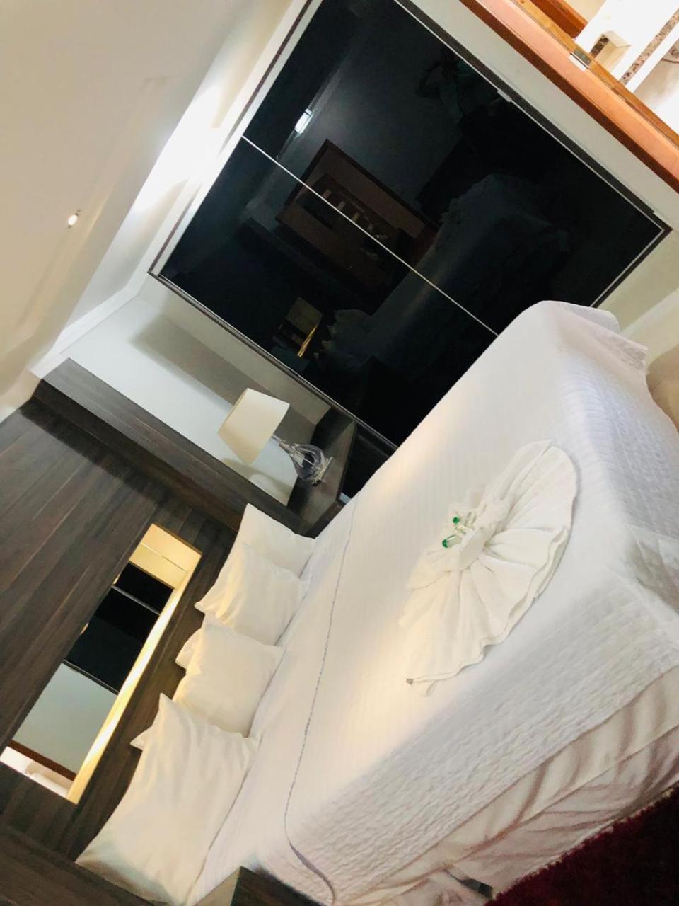 Deluxe King Suite