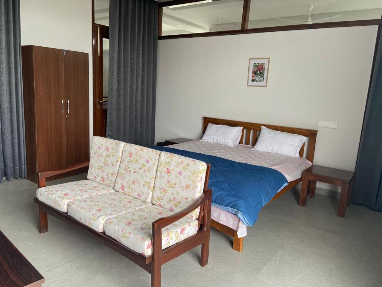 Double or Twin Room with Private External Bathroom photo 3