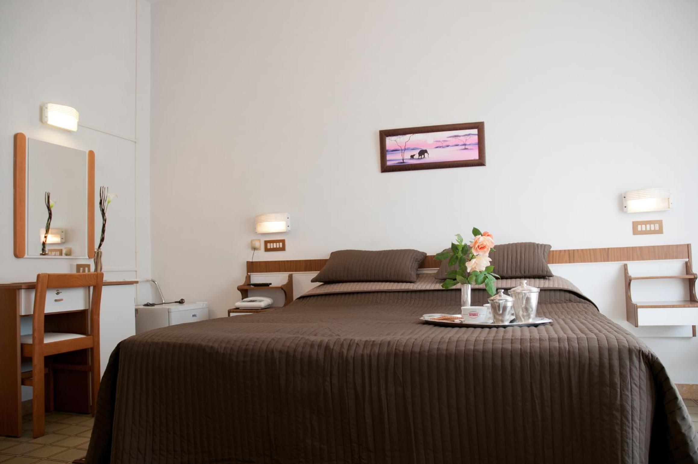 Double or Twin Room photo 3