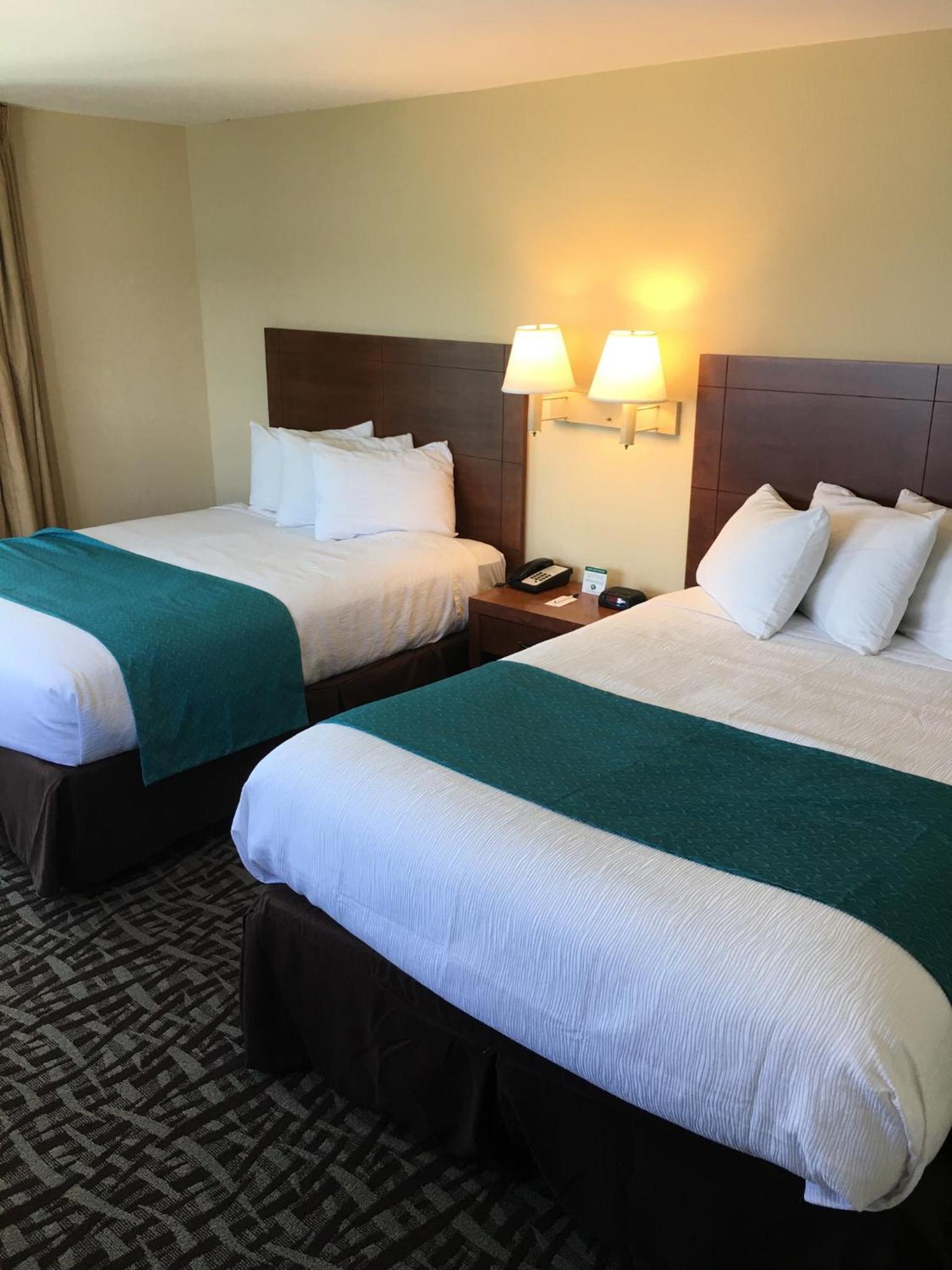Queen Room with Two Queen Beds and Partial Gulf View - Photo 4