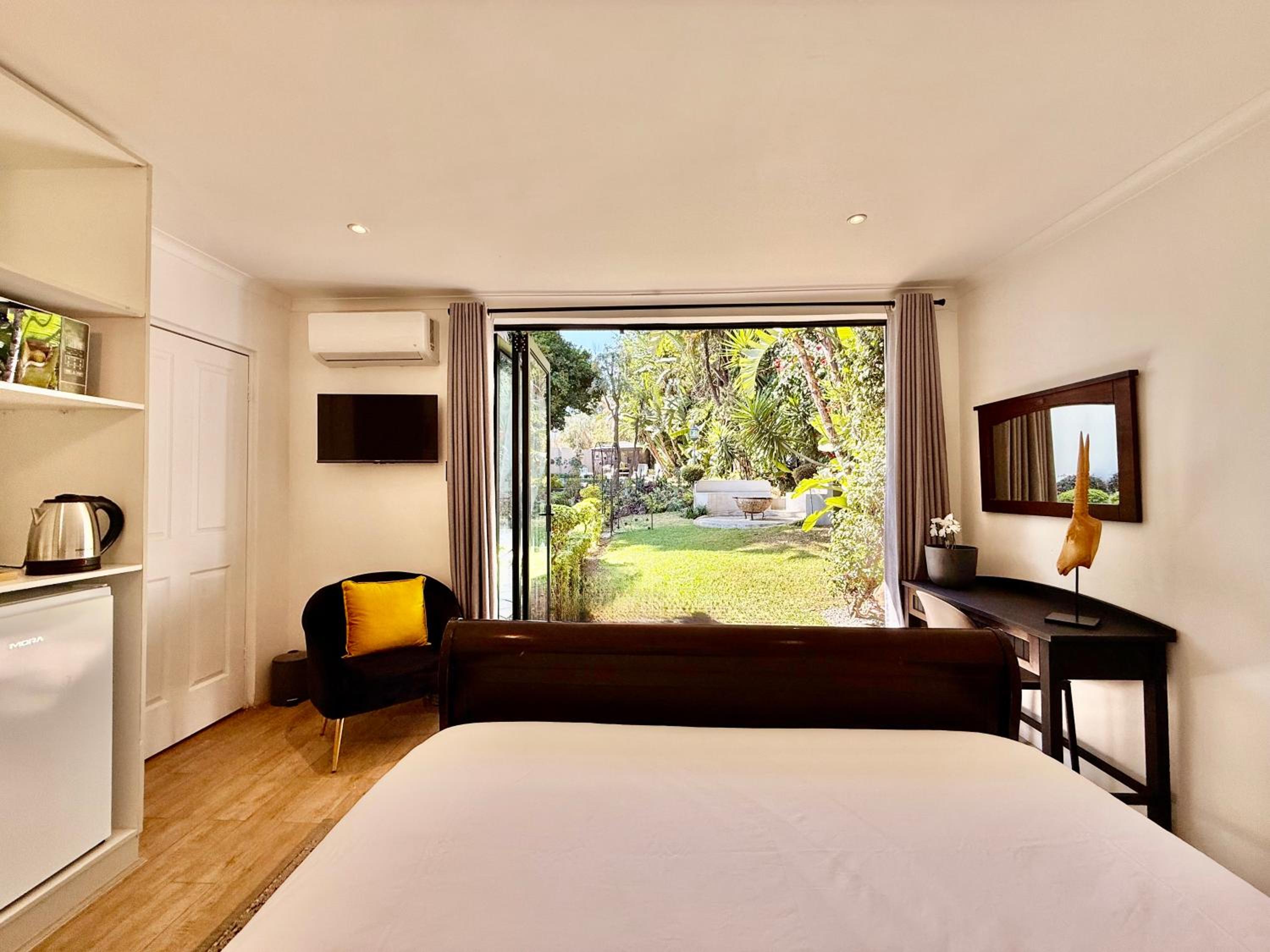 Deluxe Queen Suite photo 1