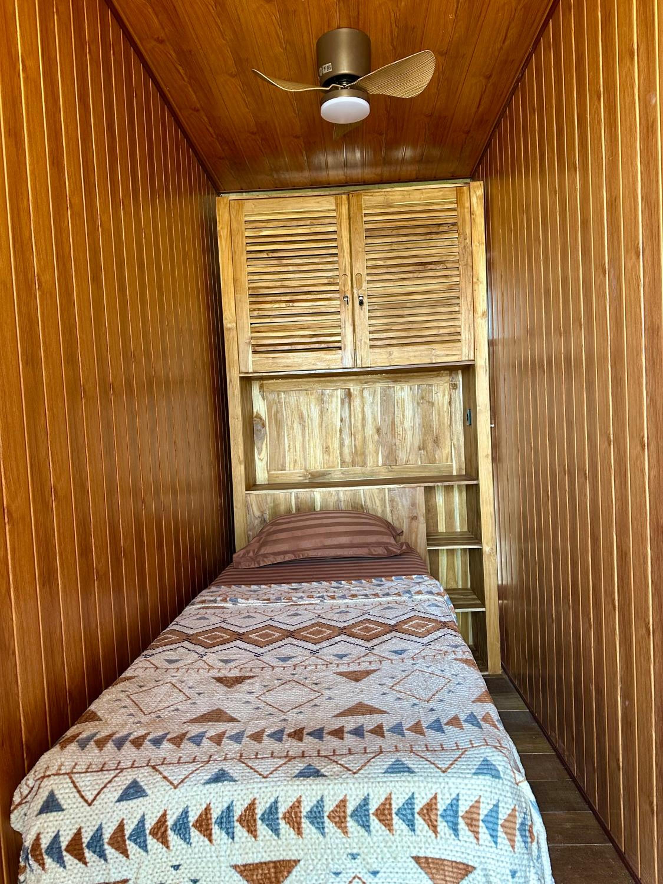 Single Room with Shared Shower and Toilet photo 2
