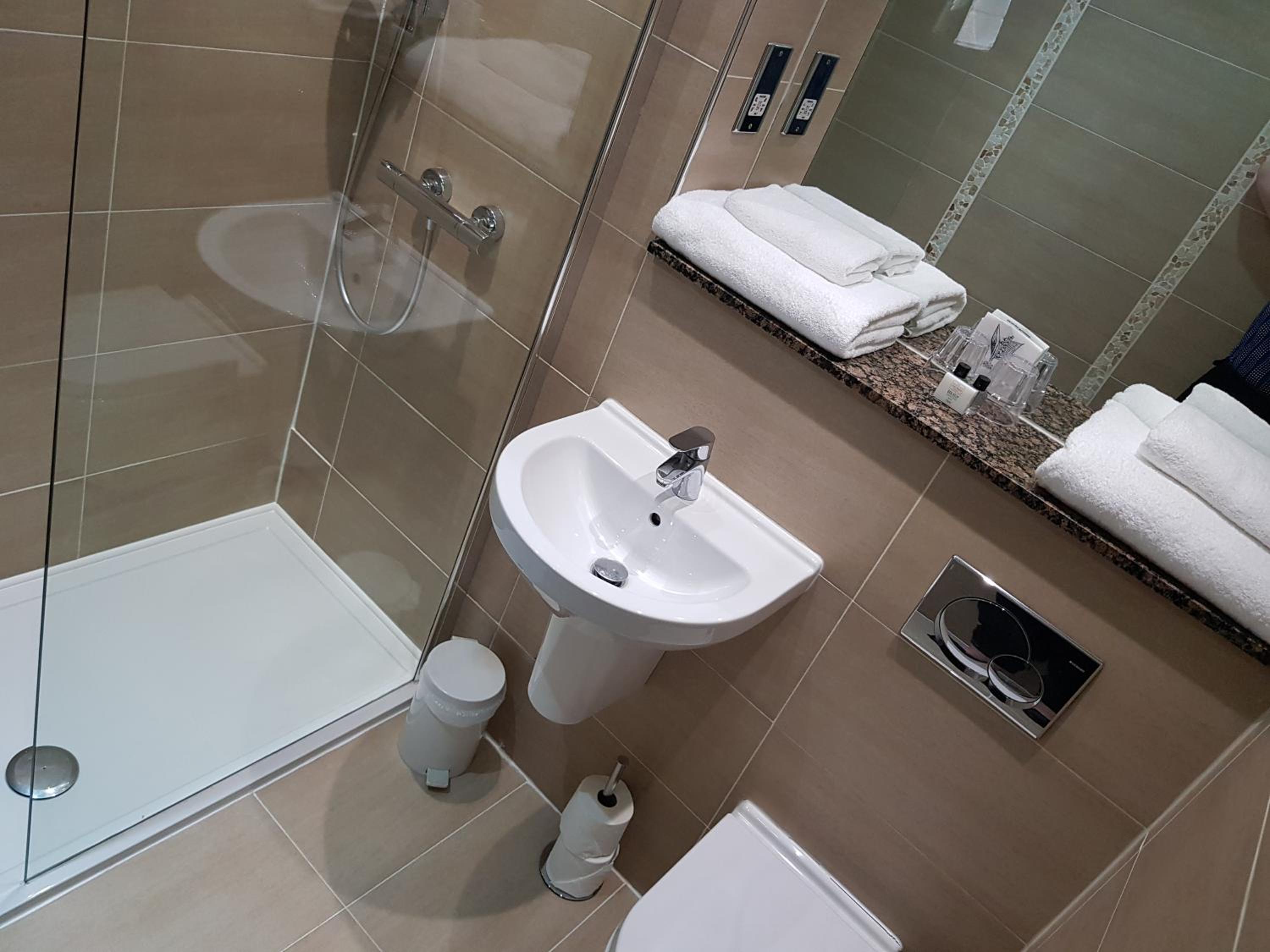 Standard Twin Room - Photo 1