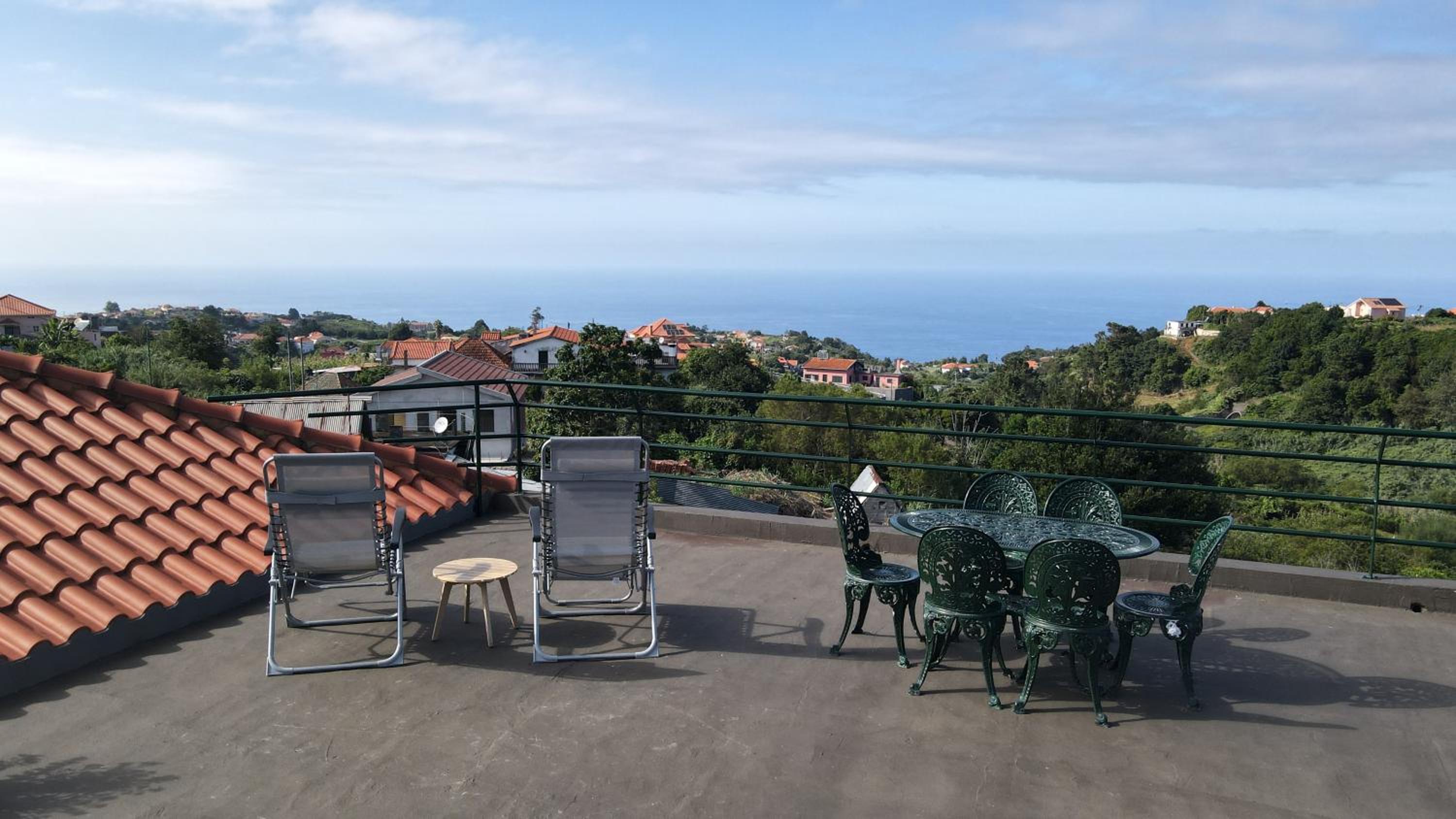 Two-Bedroom Apartment with Partial Ocean View photo 2
