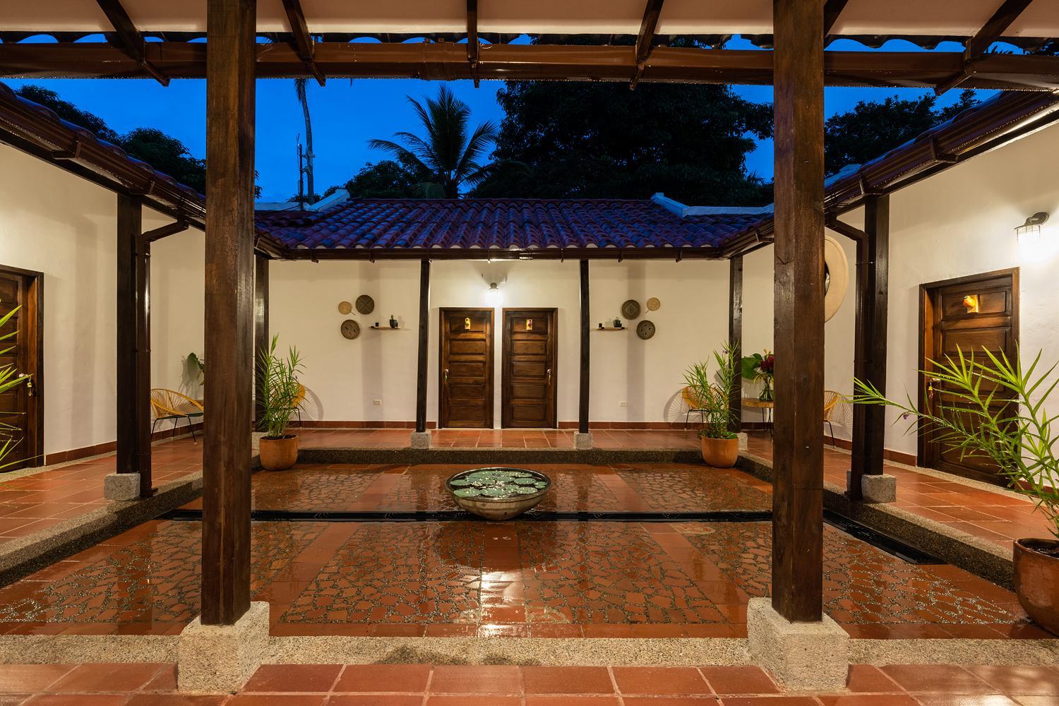 Seven-Bedroom House photo 1
