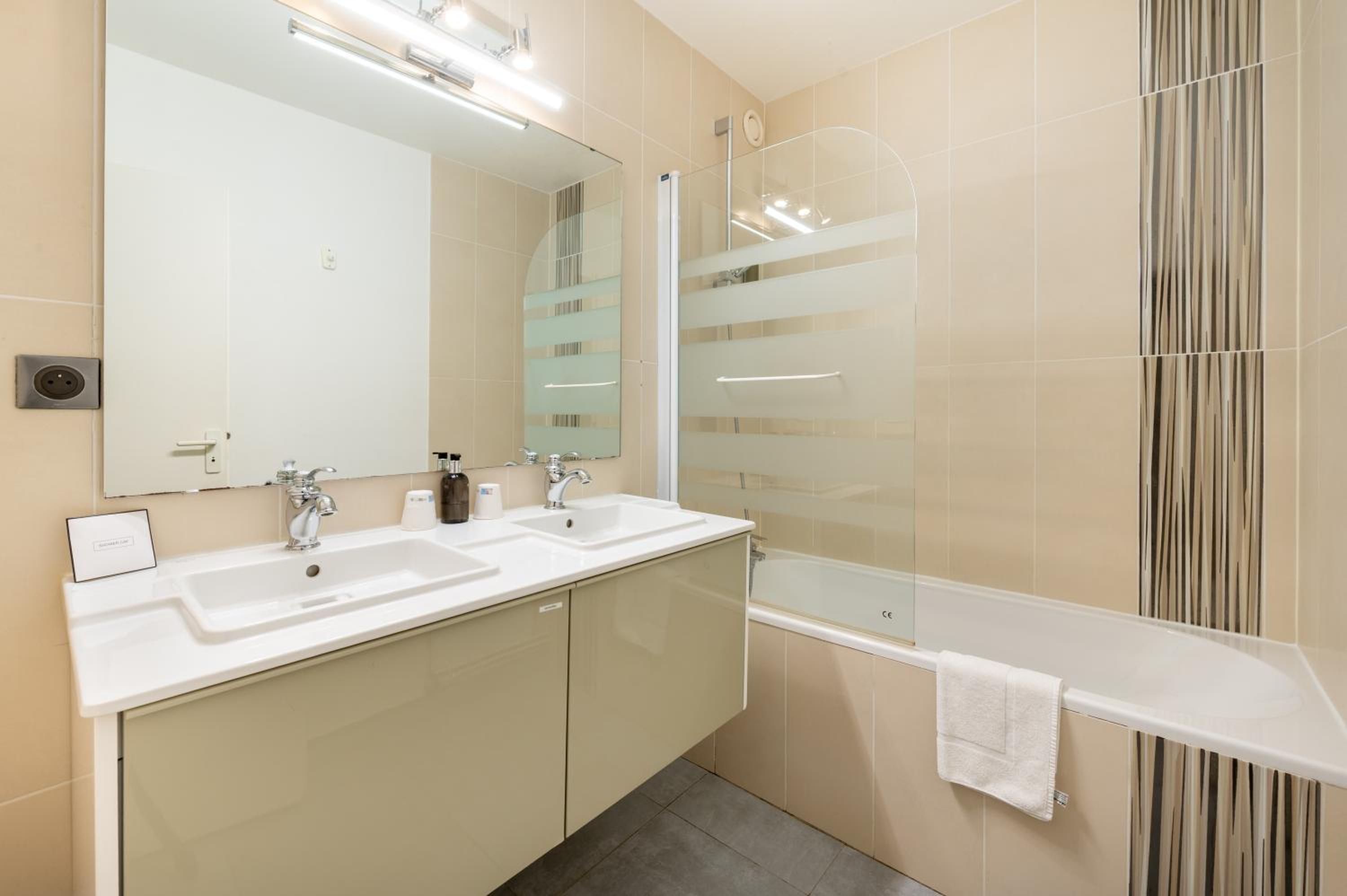 Classic Quadruple Room - Photo 3