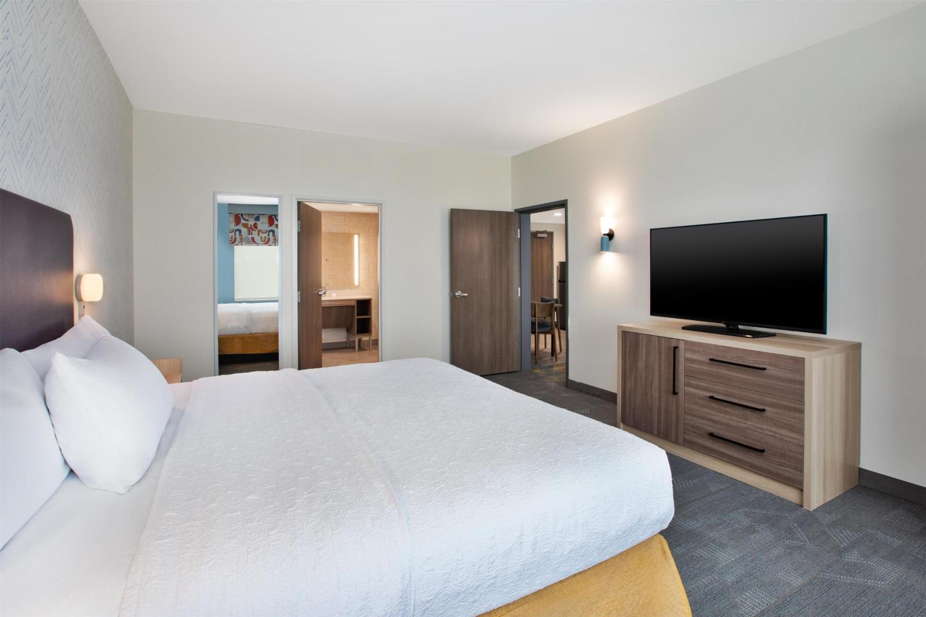 One-Bedroom King Suite with Bath Tub - Disability Access - Photo 2