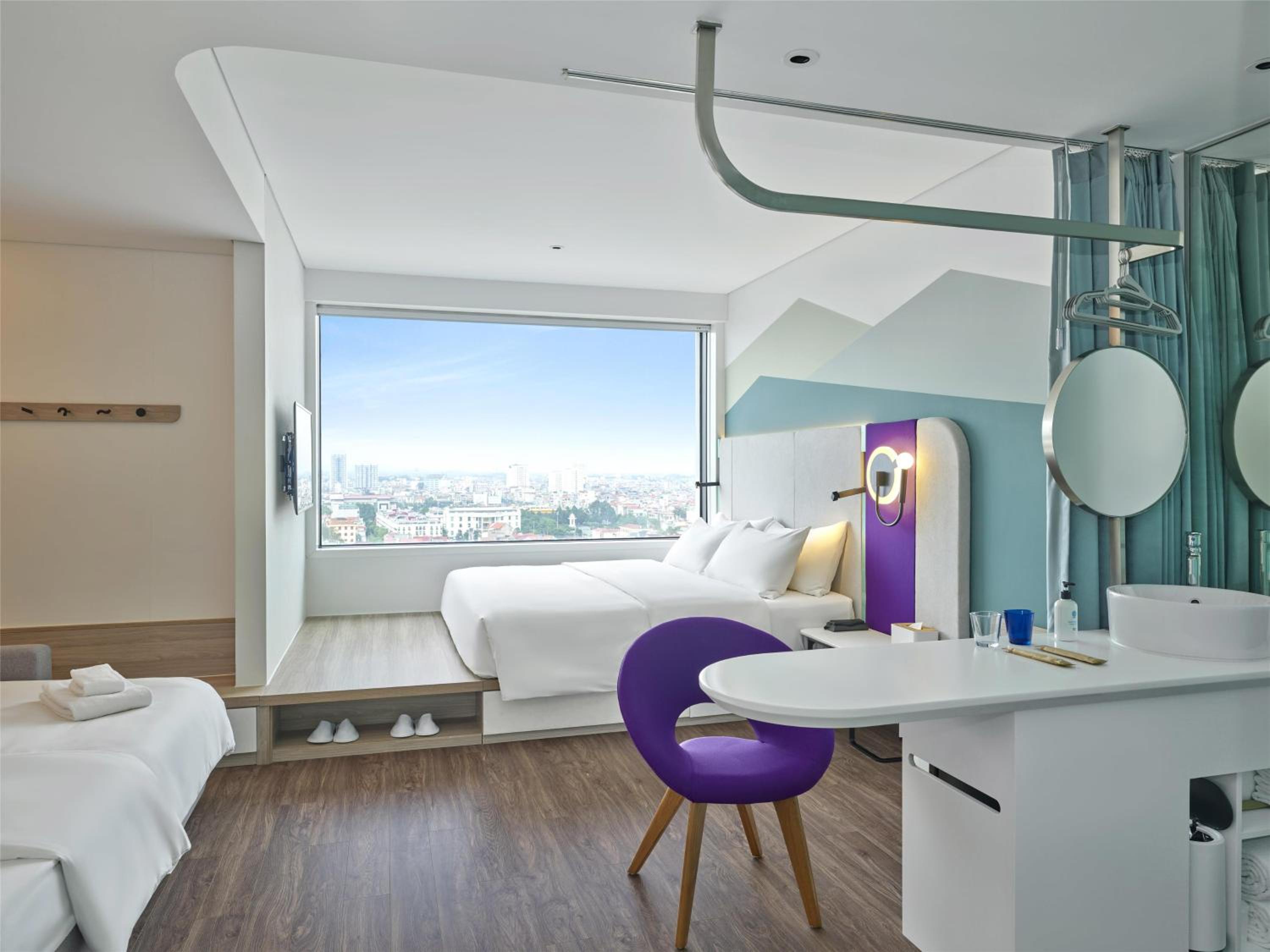 King Room with Sofa Bed - Photo 2