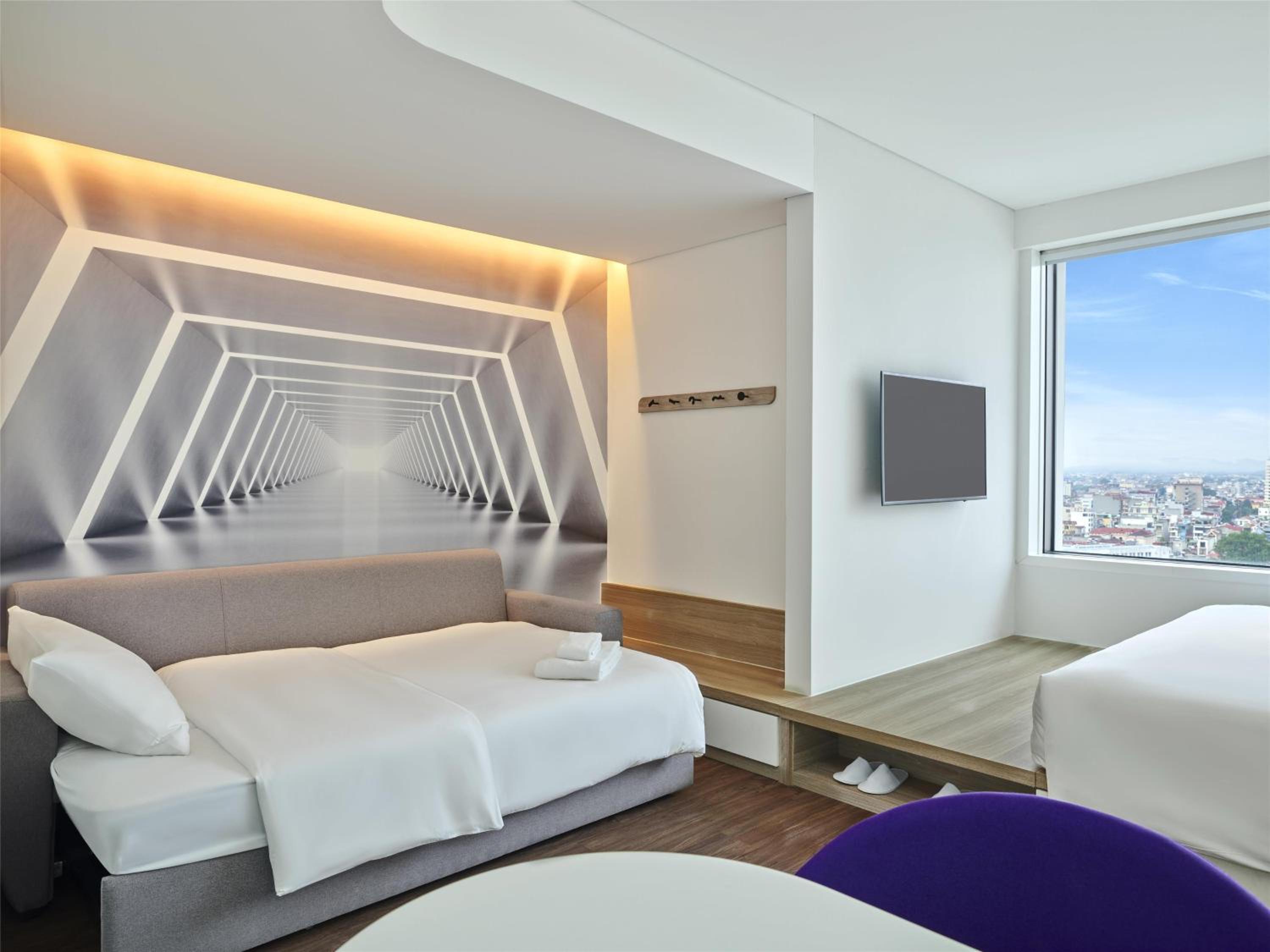 King Room with Sofa Bed - Photo 4