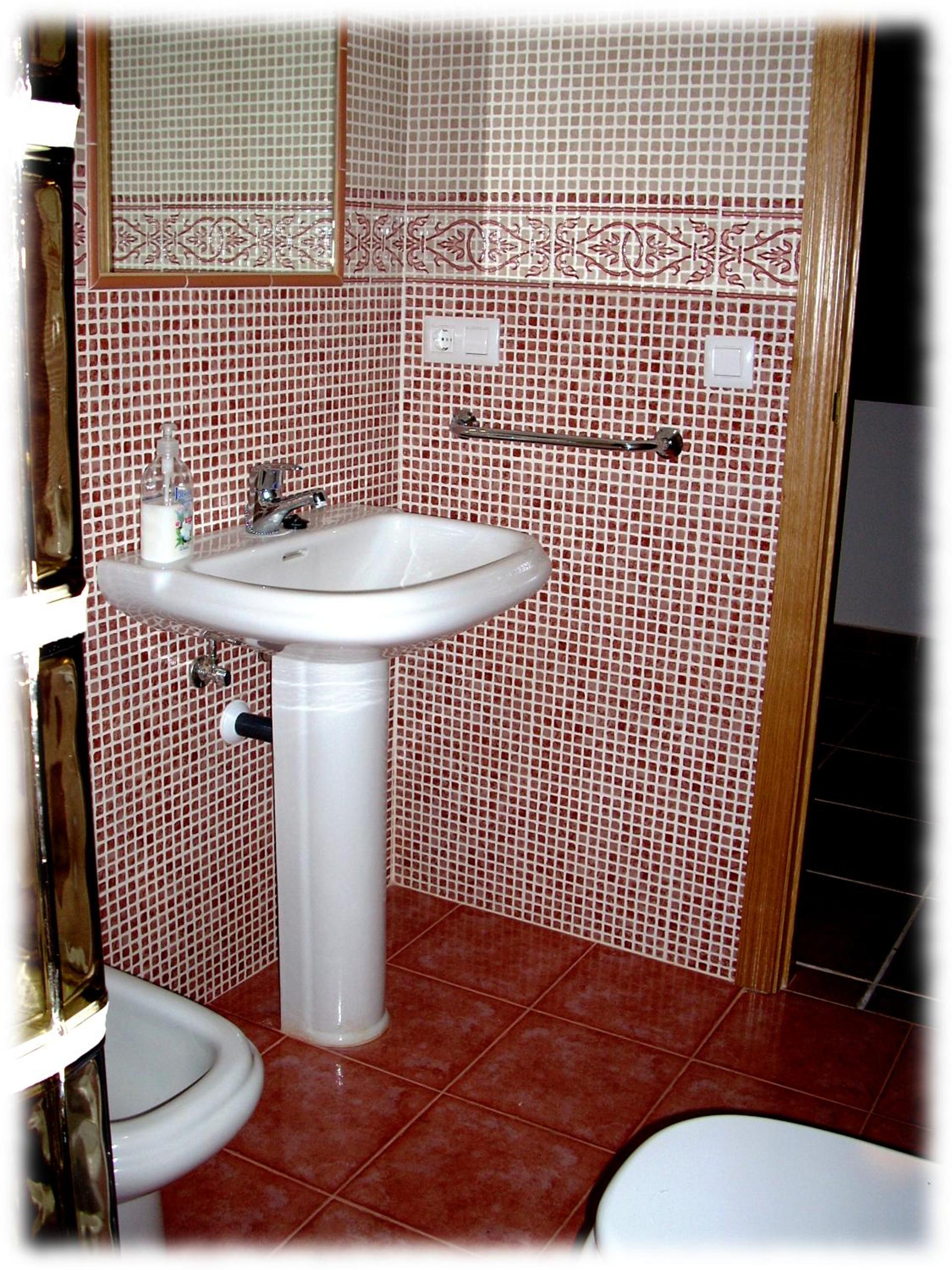 Twin Room with Shared Bathroom photo 2