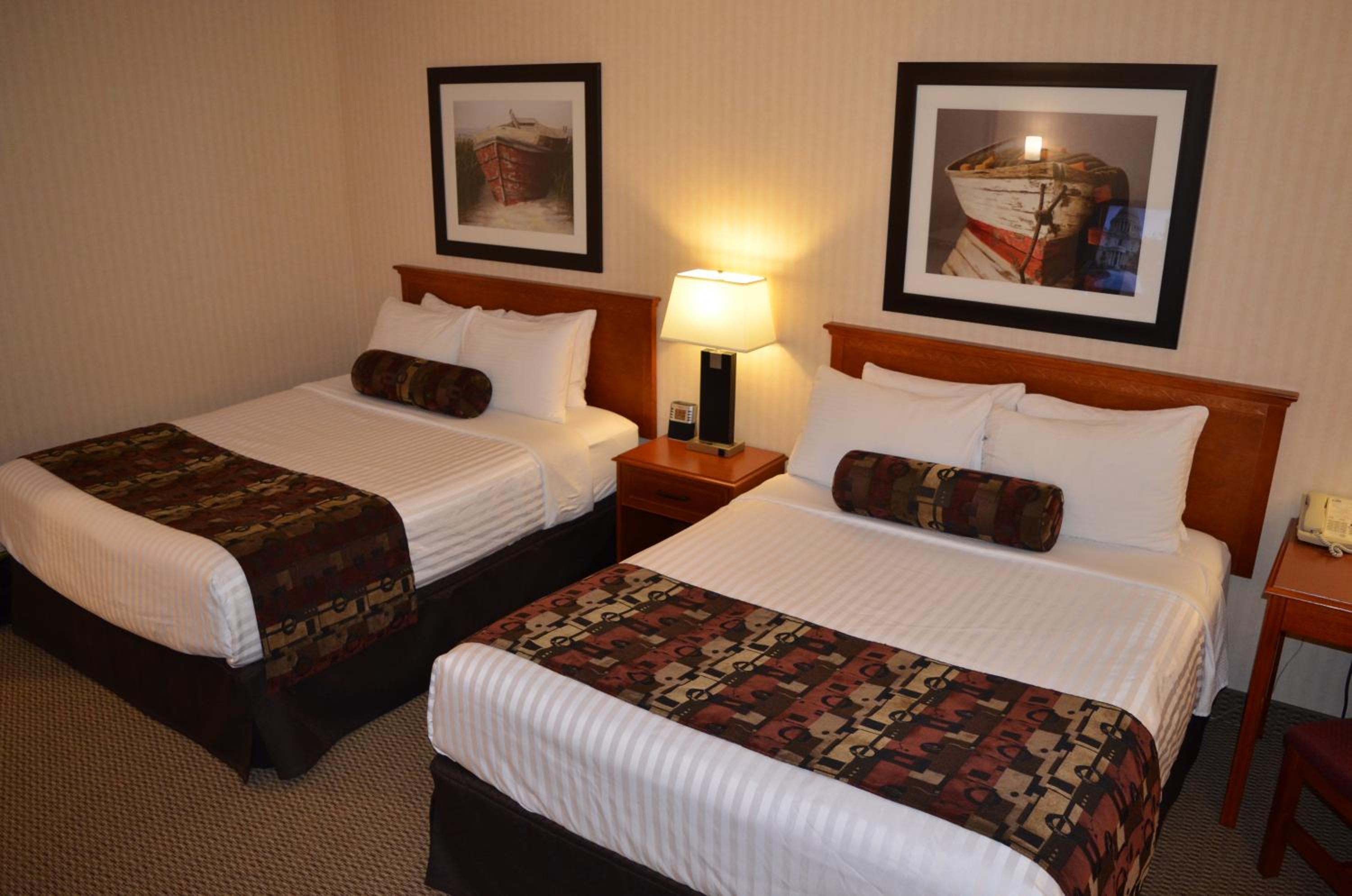 Queen Room with Two Queen Beds with Lake View - Photo 6