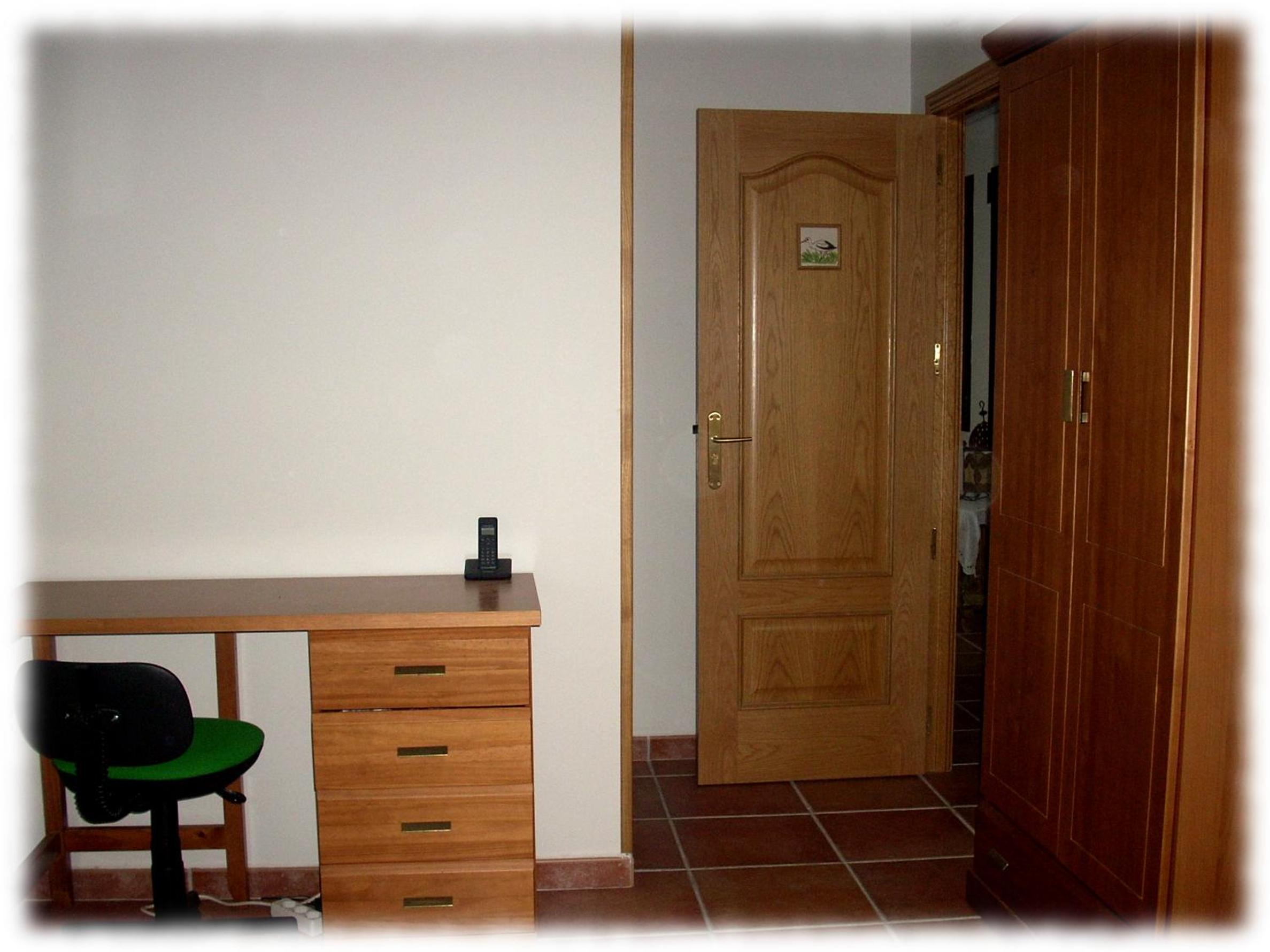 Twin Room - Photo 3